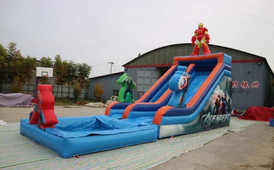 Vermiete Hüpfburg "Wasserrutsche" Superhelden Marvel Geburtstage mieten in Berlin