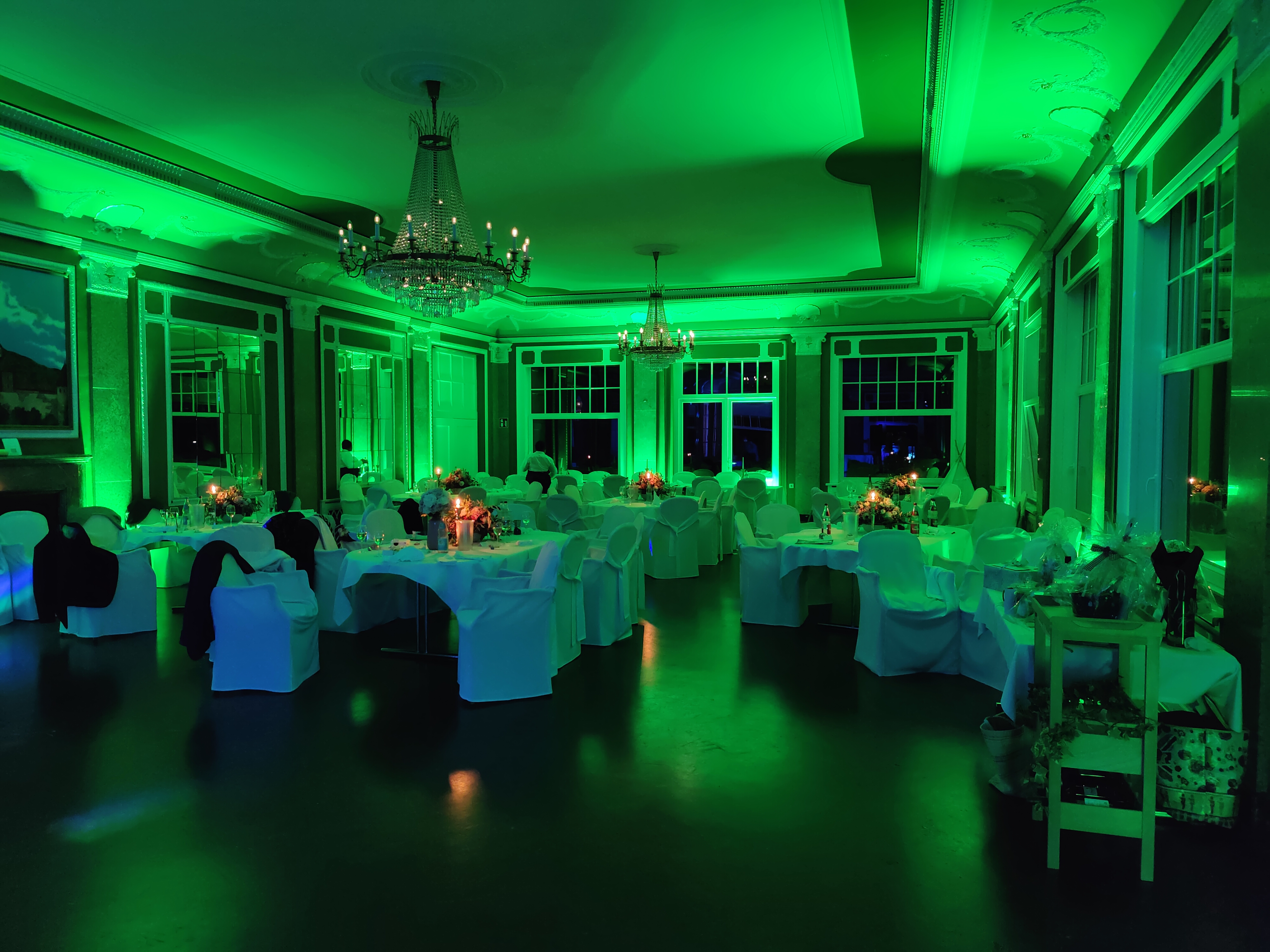 Professionelles 4er LED-Akkulicht-Set für Hochzeit mieten in Leimen – 4