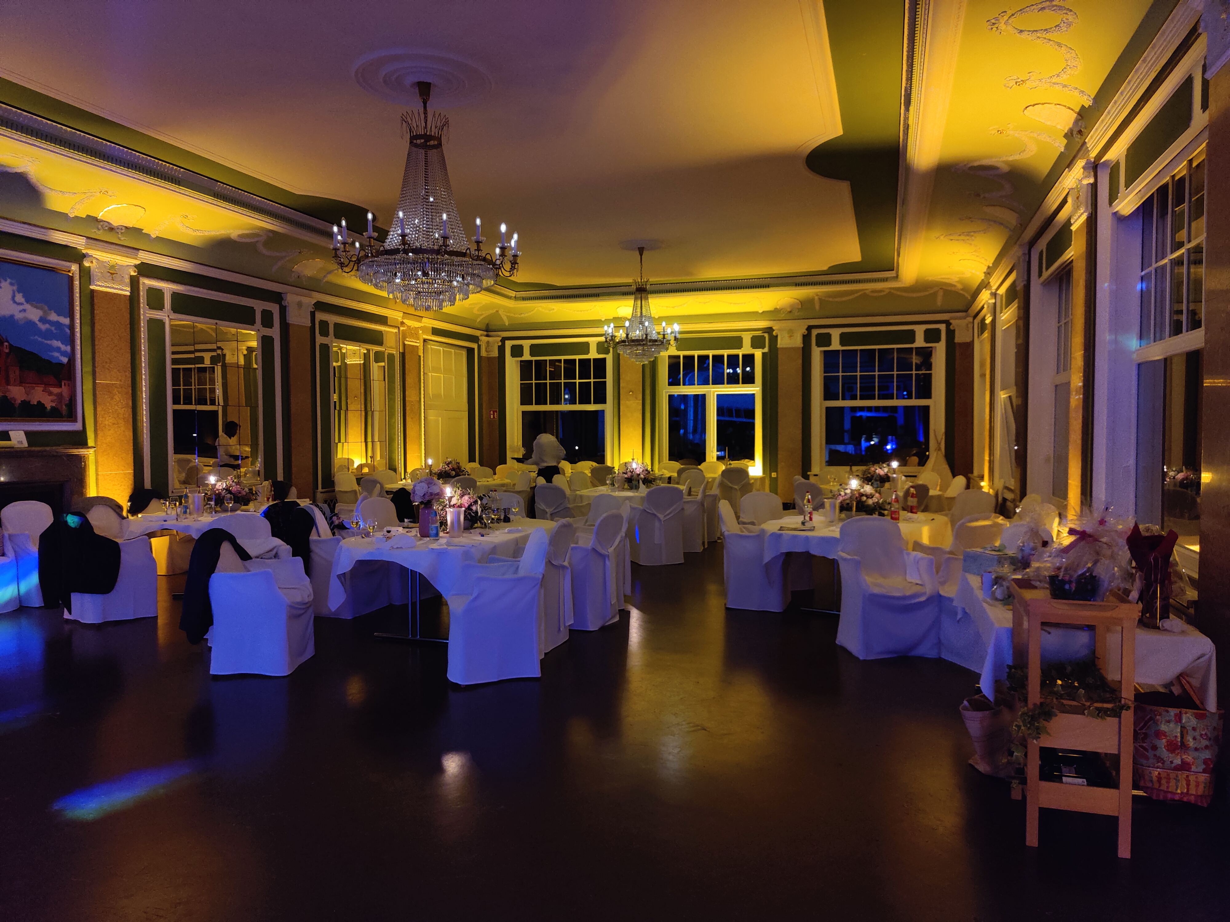 Professionelles 4er LED-Akkulicht-Set für Hochzeit mieten in Leimen – Thumbnail 7