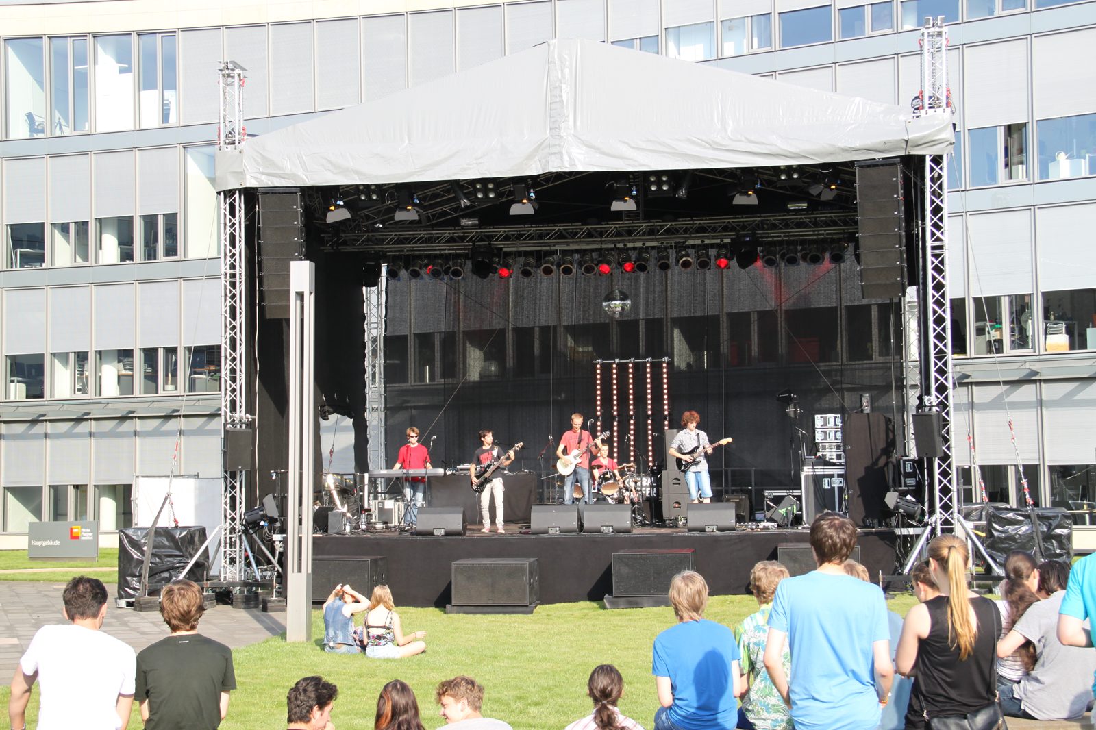 Bühne 8m x 6m mieten in Schöneiche – 8m x 6m x 7,50 – 3