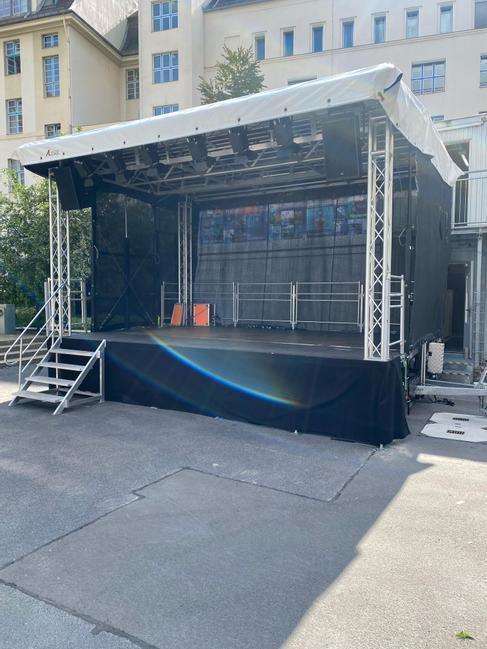 Anhänger Bühne 6m x 4m inkl. Auf- Abbau und Transport mieten in Schöneiche
