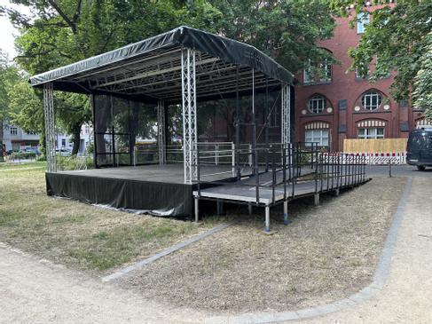Anhänger Bühne 6m x 4m inkl. Auf- Abbau und Transport mieten in Schöneiche – 4