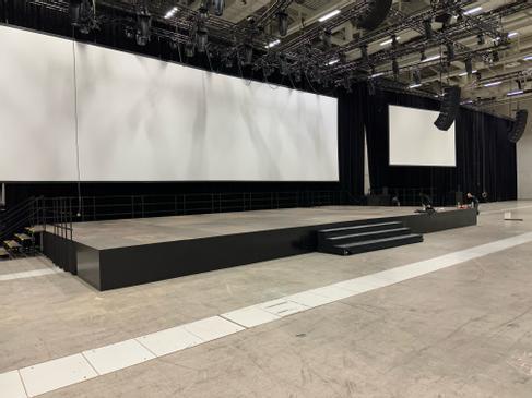 BÜTEC Bühnenplatte outdoor 1m x 1m Höhe 60-100cm mieten in Schöneiche – Podest