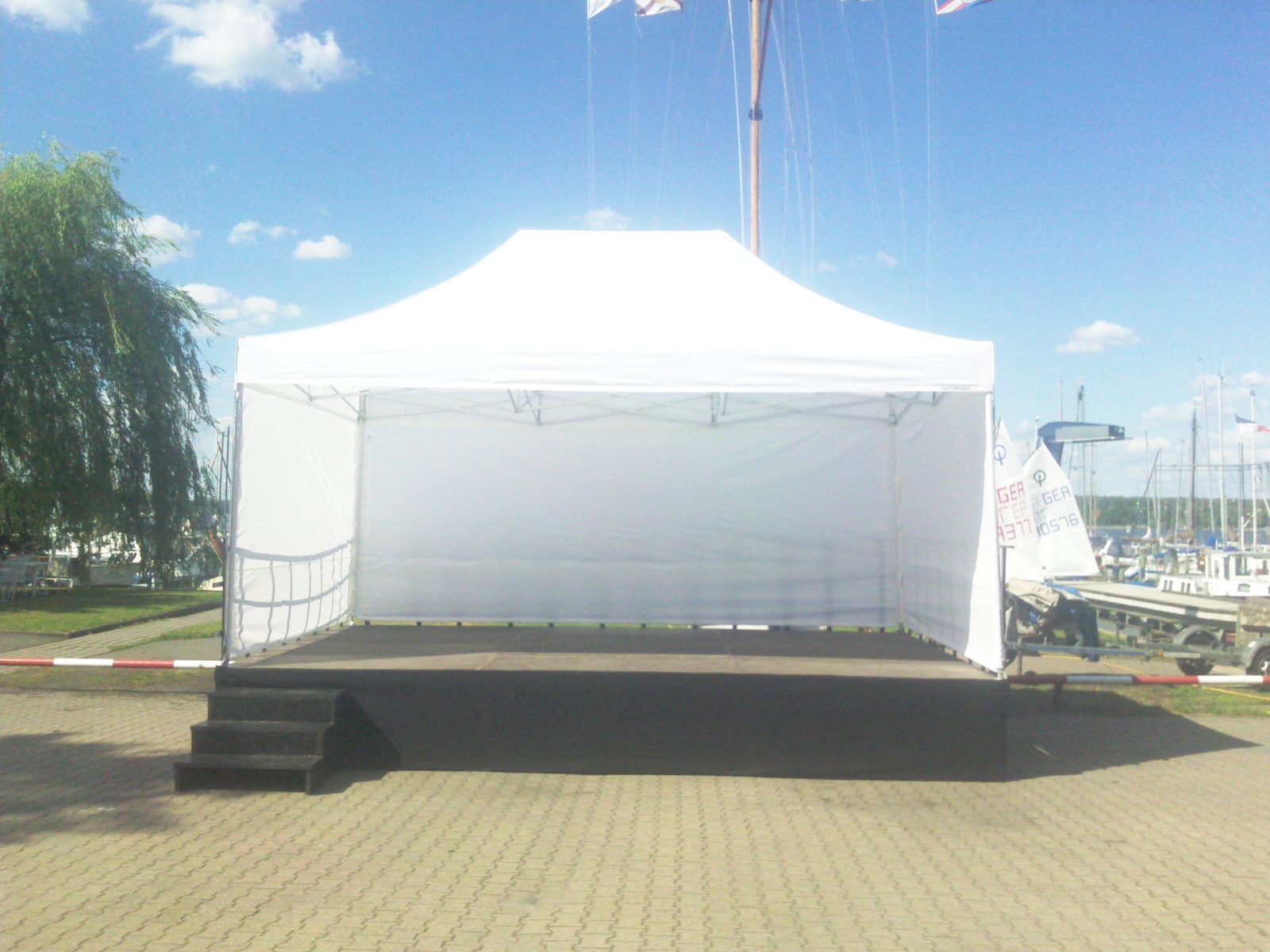 Komplette Bühne 6m x 4m mit mieten in Schöneiche – 6m x 4m x 2,35
