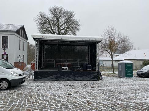 Anhänger Bühne 6m x 4m inkl. Auf- Abbau und Transport mieten in Schöneiche – 3