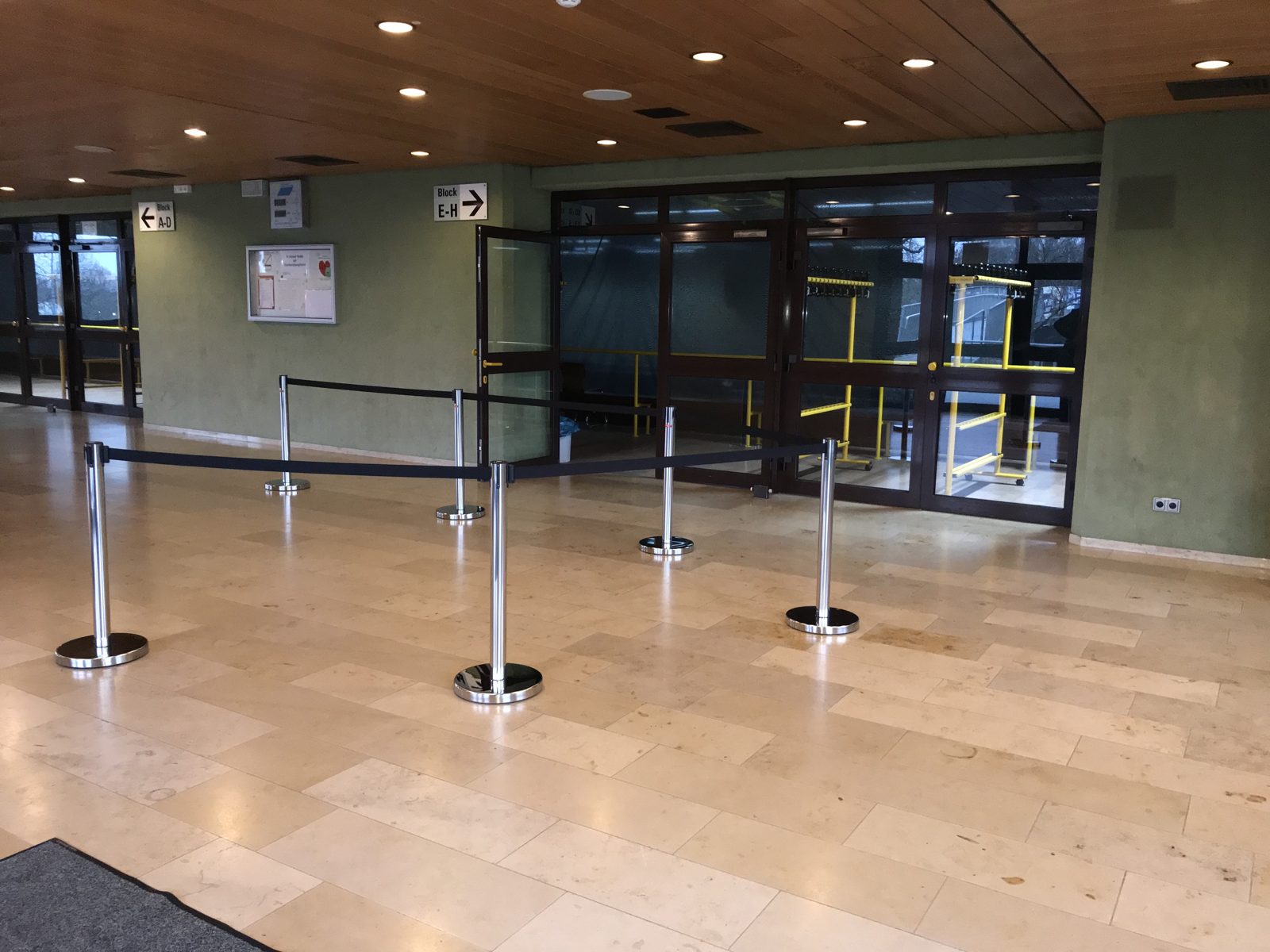 Tensatoren, Flughafenband, Kino-Absperrung mieten in Lampertheim