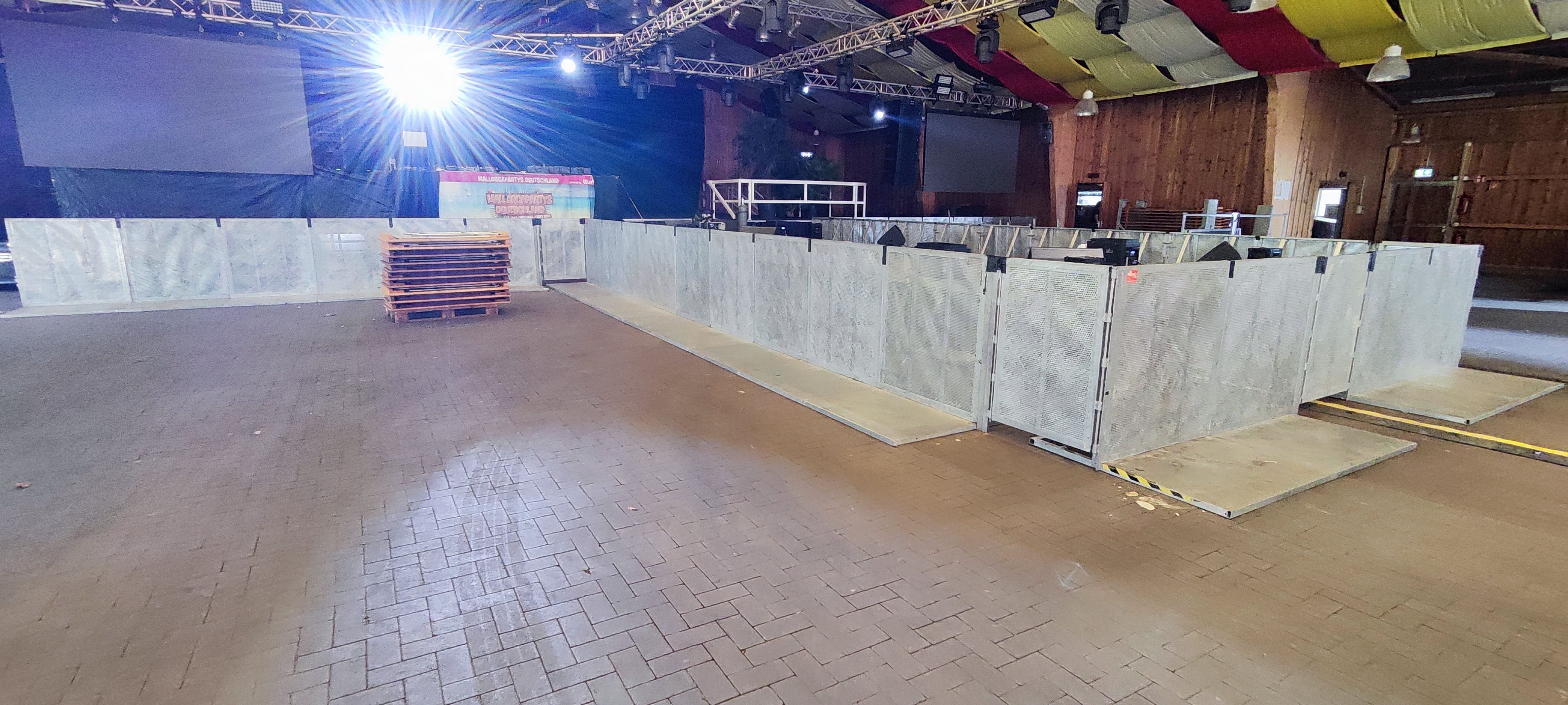 Bühnengitter / Stagebarrier / Wellenbrecher mieten in Lampertheim – bis 1 m – 5