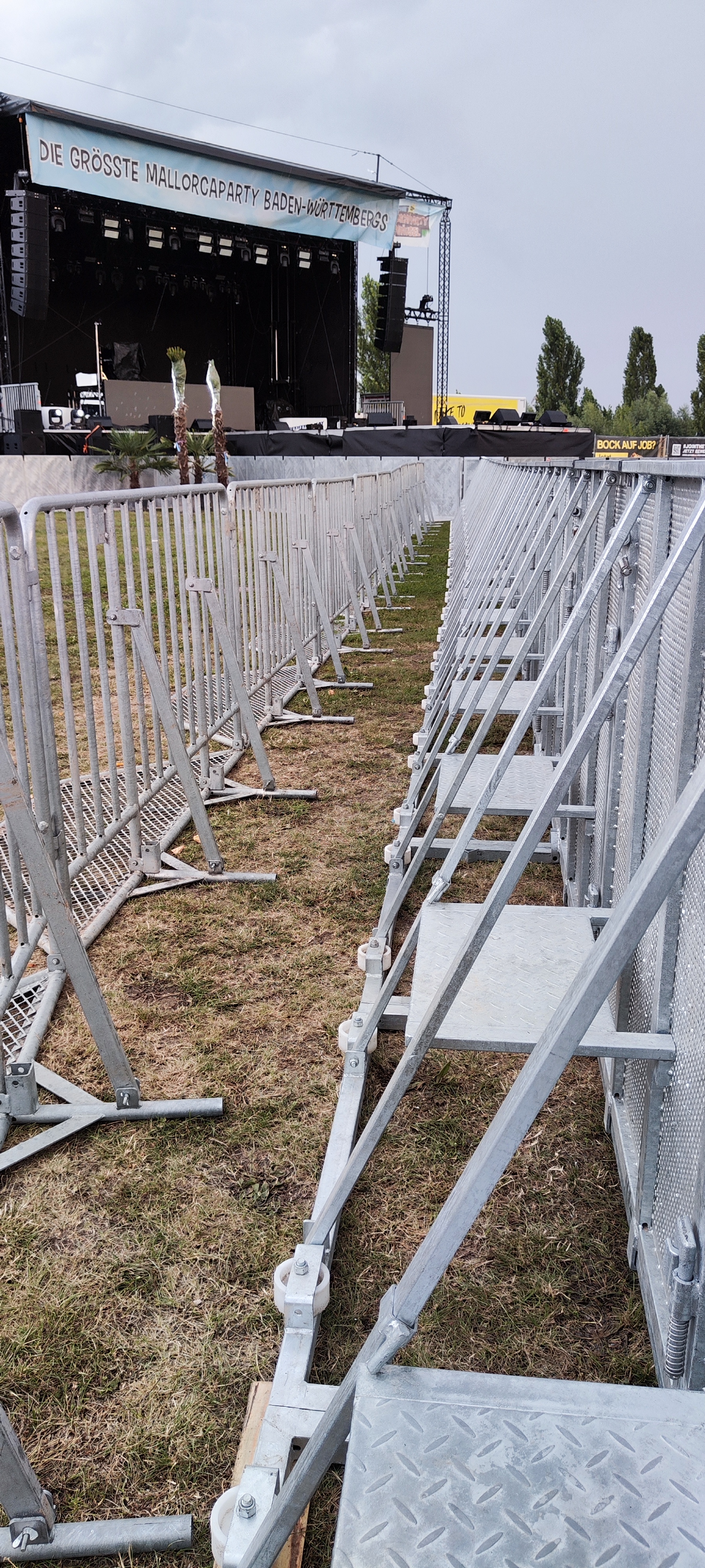 Bühnengitter / Stagebarrier / Wellenbrecher mieten in Lampertheim – bis 1 m – 3