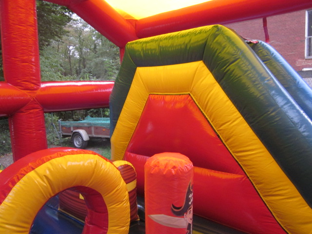 Piratenhüpfburg mit Rutsche mieten in Essen – 5m x 5m x 5,2m – 5