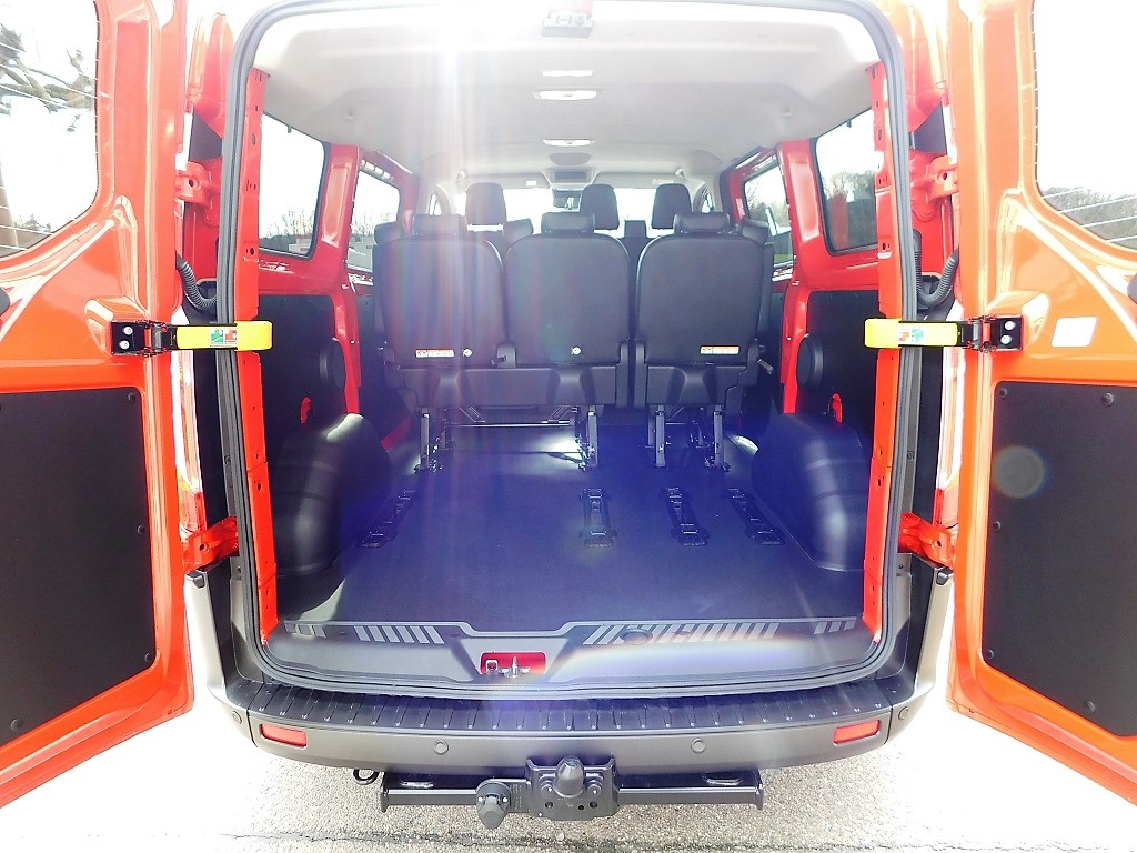 Ford Transit Custom Kombi 2.0 L EcoBlue 8-Sitzer Trail mieten in Mutlangen – 4