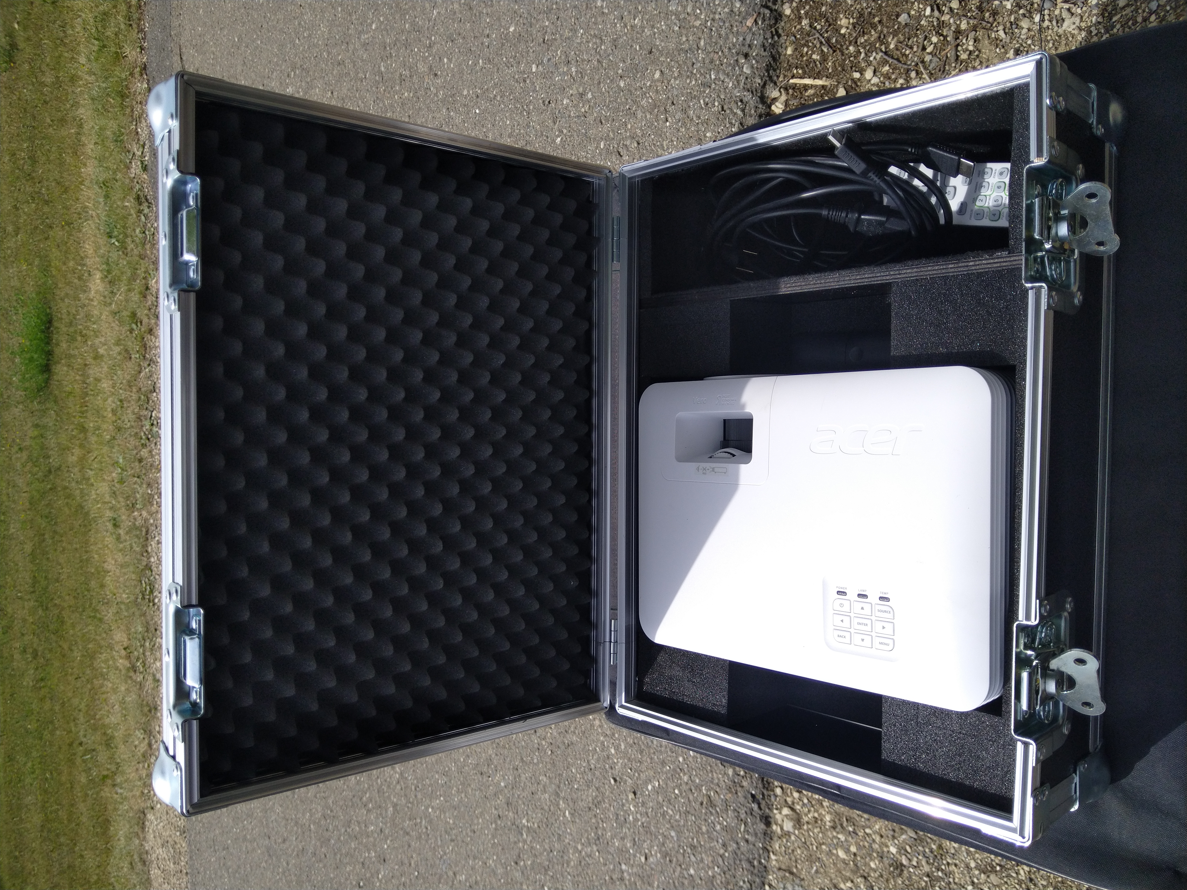 Acer Vero PL3512ATV Laser-Projektor/ Beamer mieten in Meßkirch – 5000 – 2