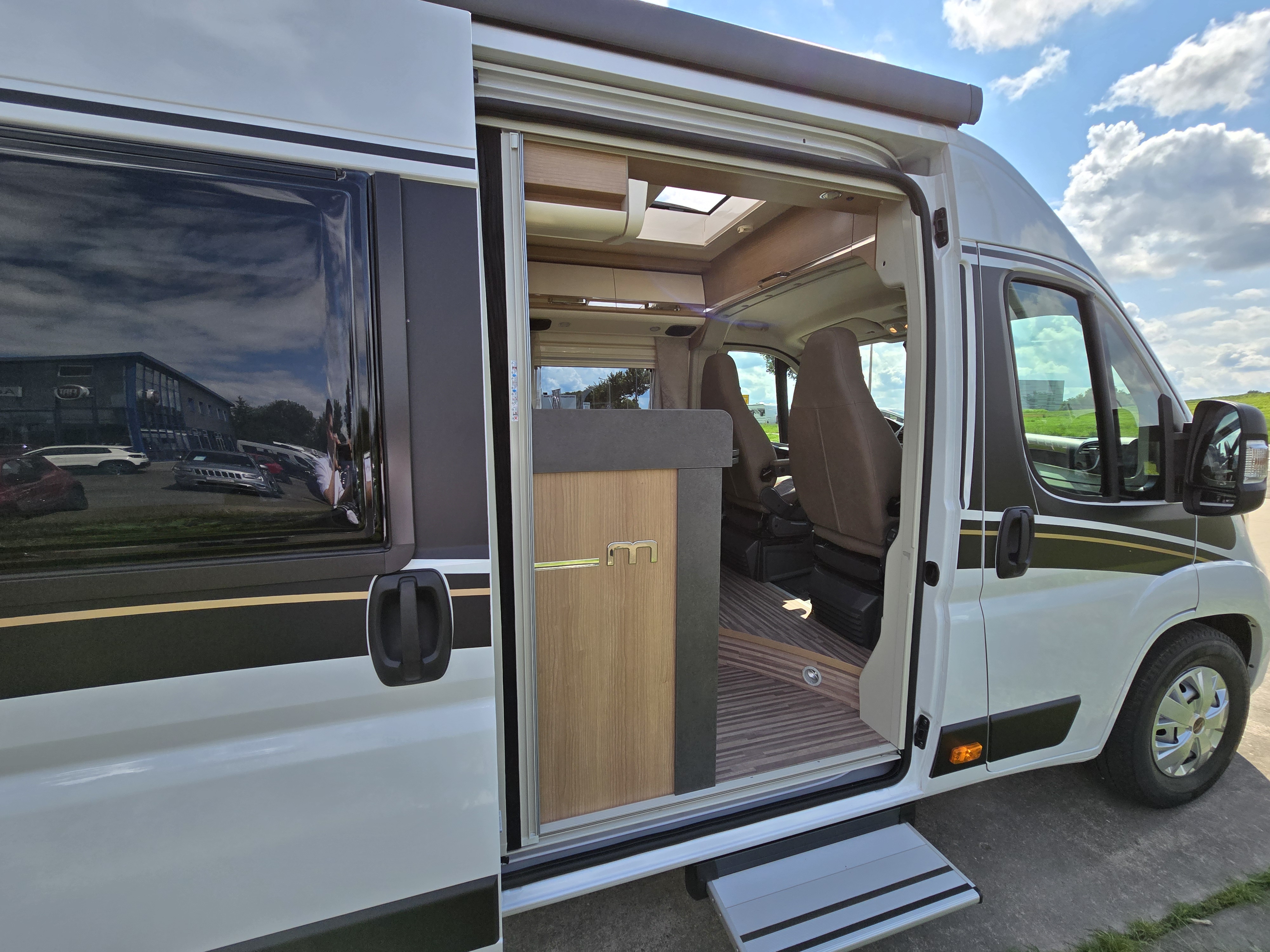Malibu Van 640 LE K diversity mieten in Crailsheim – 2025 – Thumbnail 6