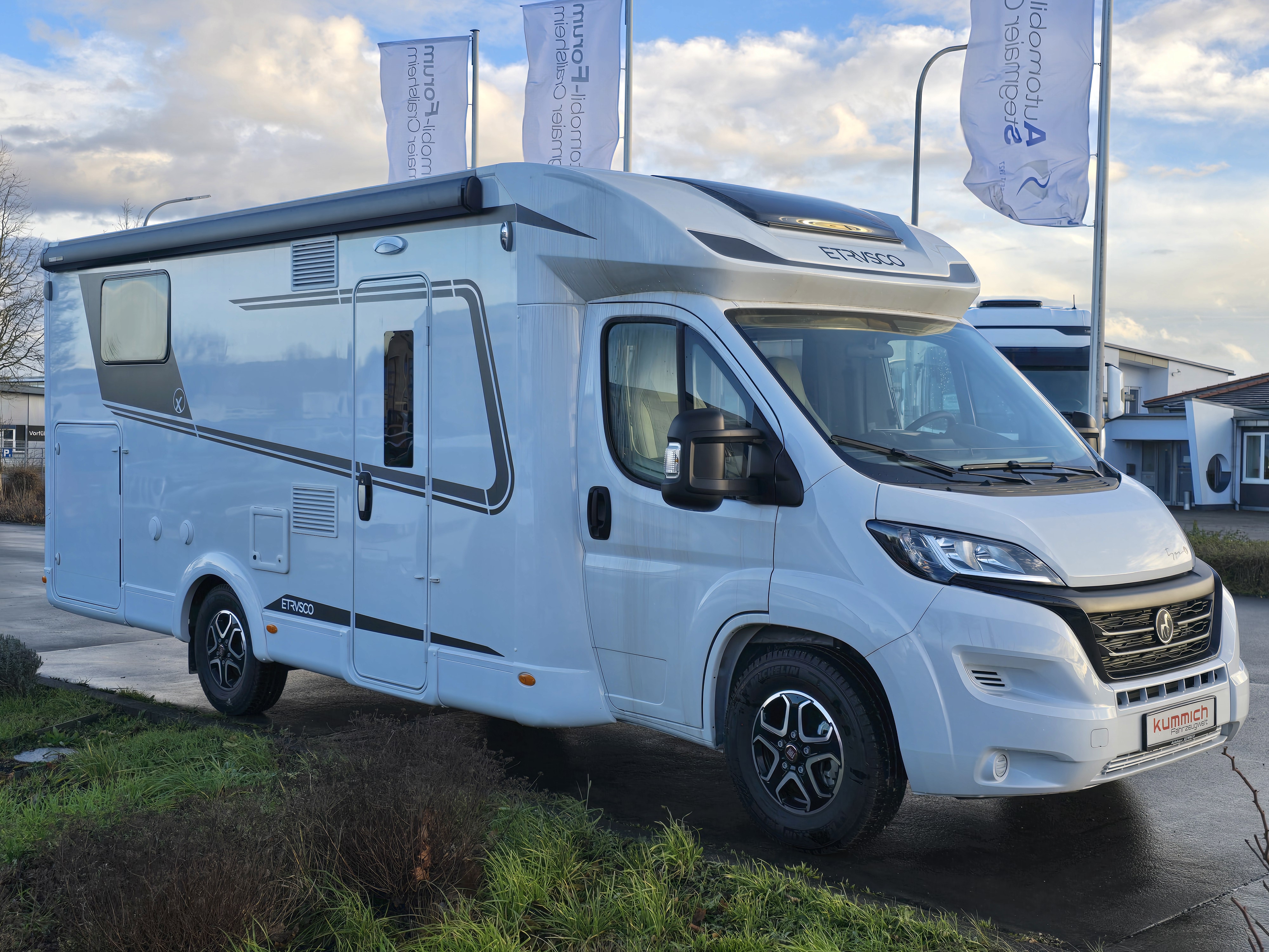 Etrusco T7300 SB Automatik,Längsbetten,Hubbett mieten in Crailsheim – 2026 – Thumbnail 6