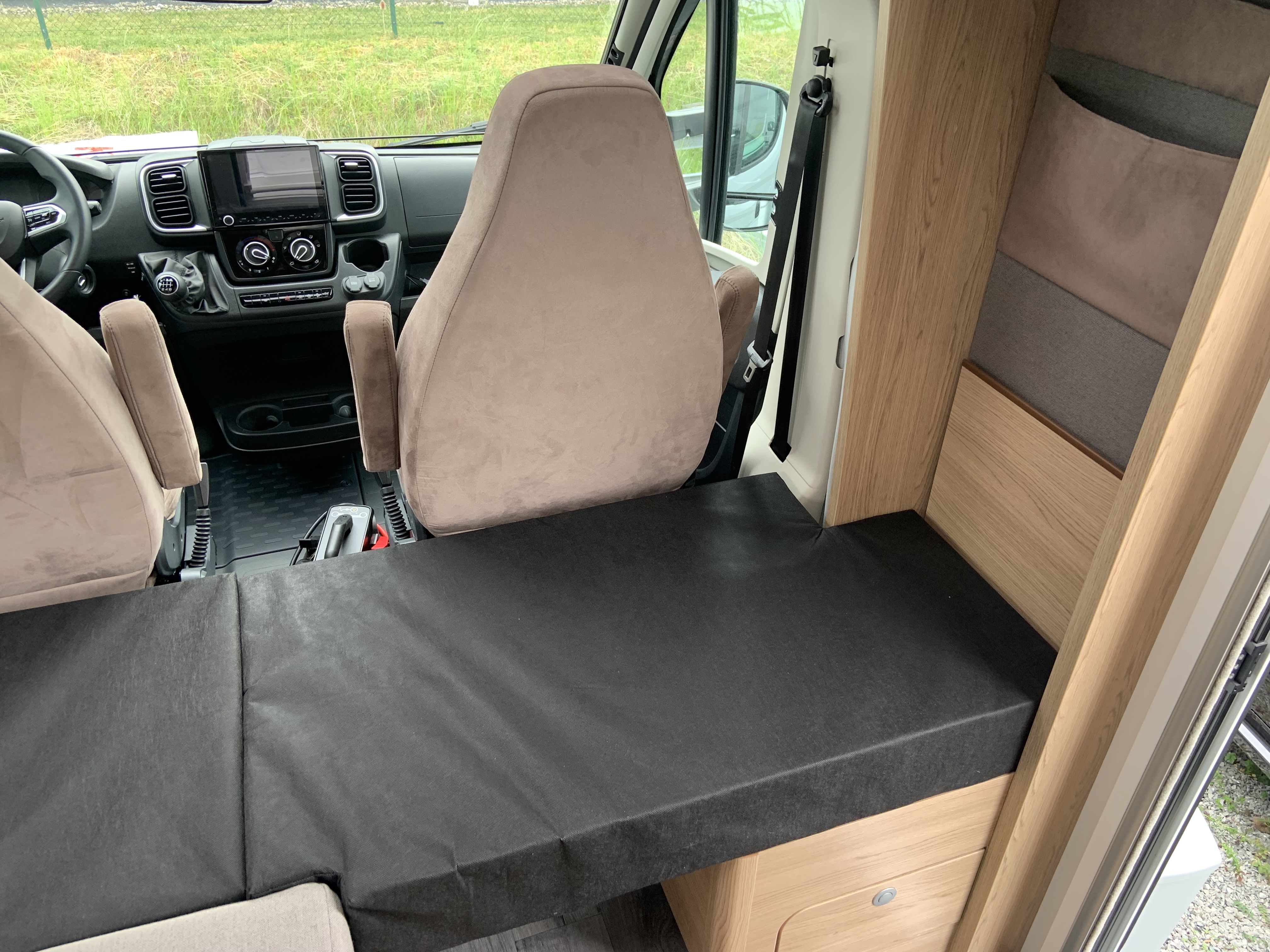 LMC CRUISER VAN 646 Längseinzelbetten mieten in Crailsheim – 2025 – Thumbnail 13