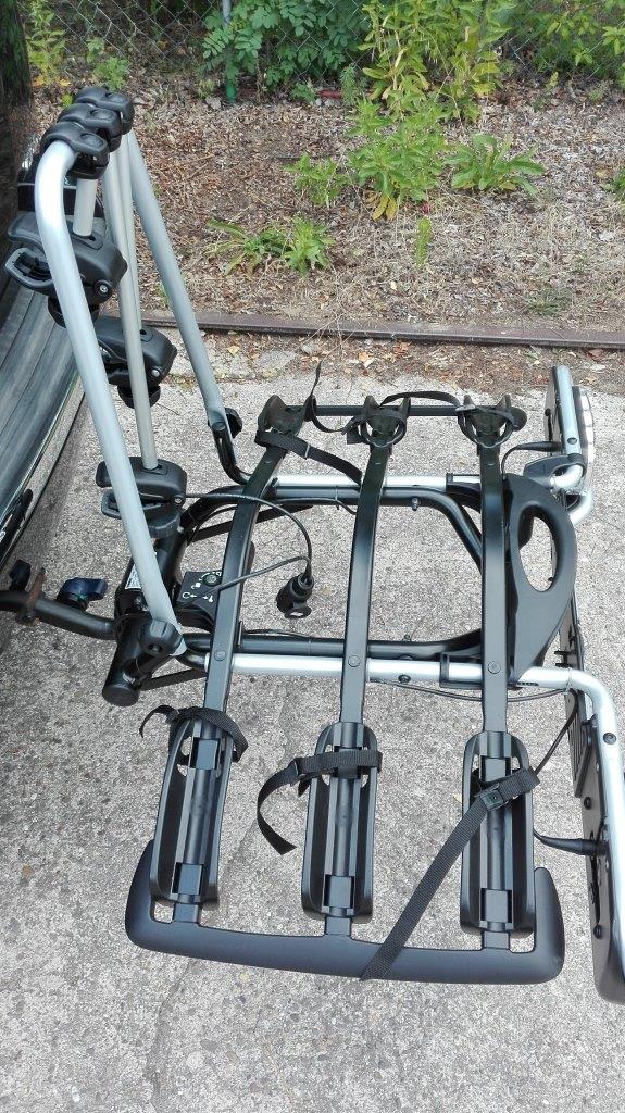 THULE-Fahrradträger für Dachmontage und Anhängerkupplung. Ab mieten in Donaustraße 14 – 4