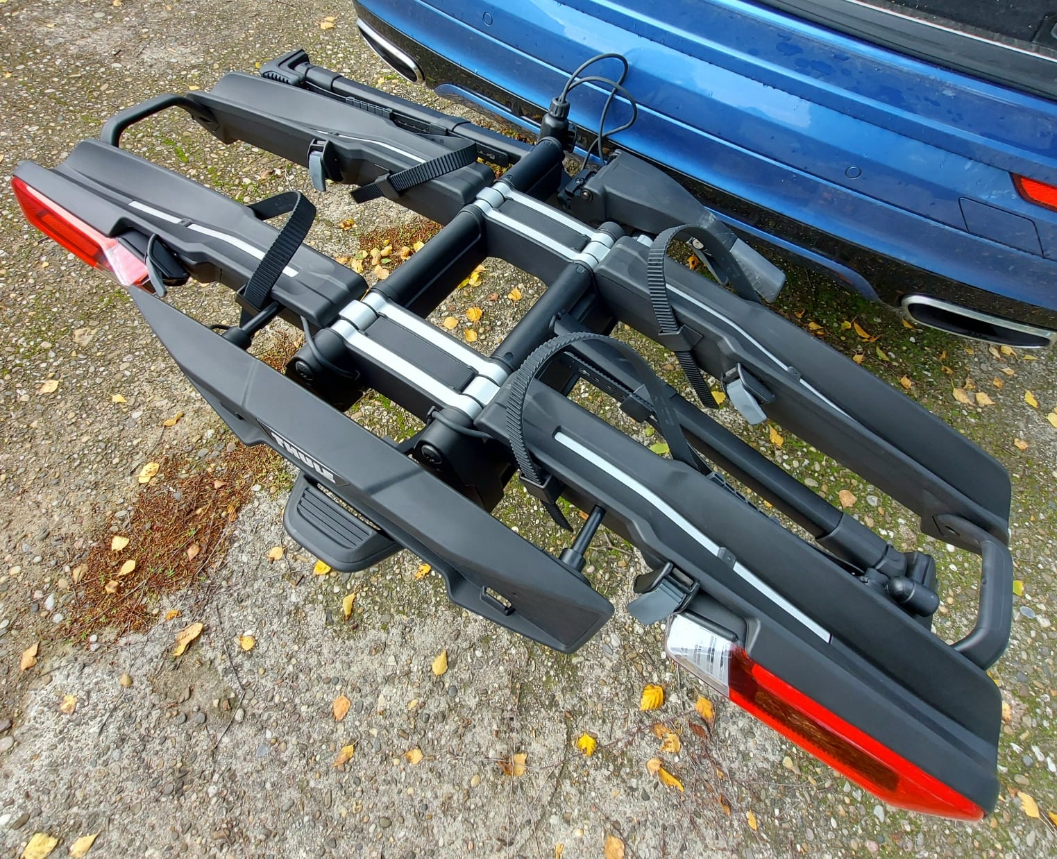 THULE-Fahrradträger für Dachmontage und Anhängerkupplung. Ab mieten in Donaustraße 14