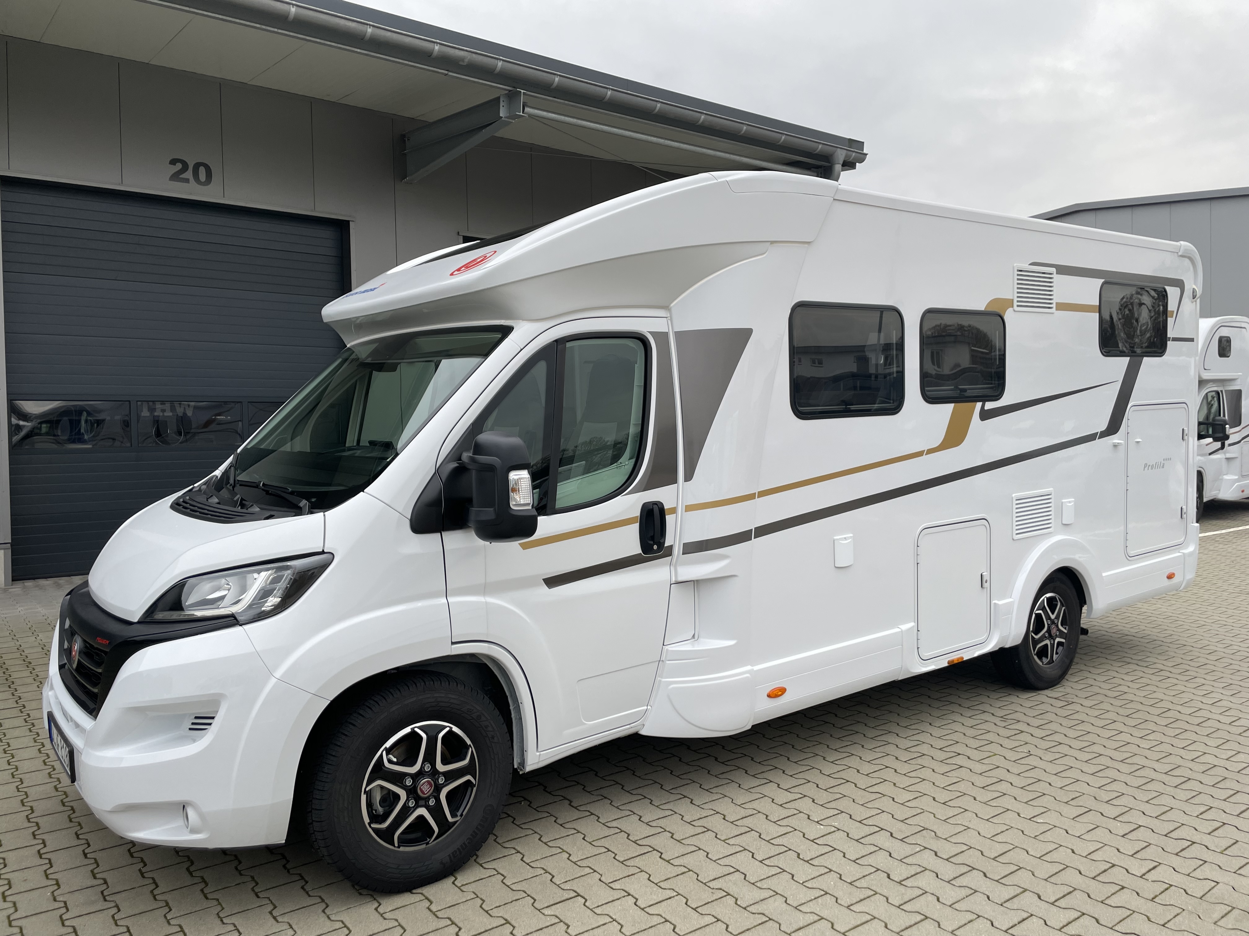 Eura-Mobil Profila T 695 EB mieten in Wardenburg – 2024 – 4