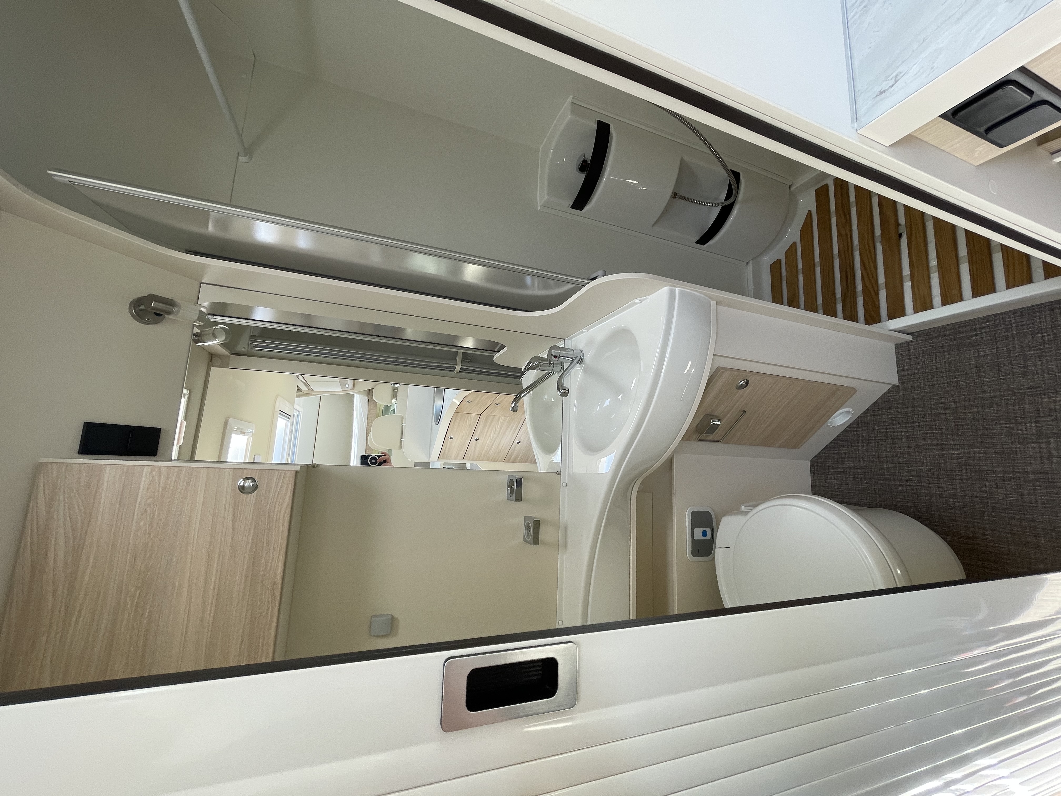 Eura-Mobil Activa One 630 LS mieten in Wardenburg – 2023 – Thumbnail 7