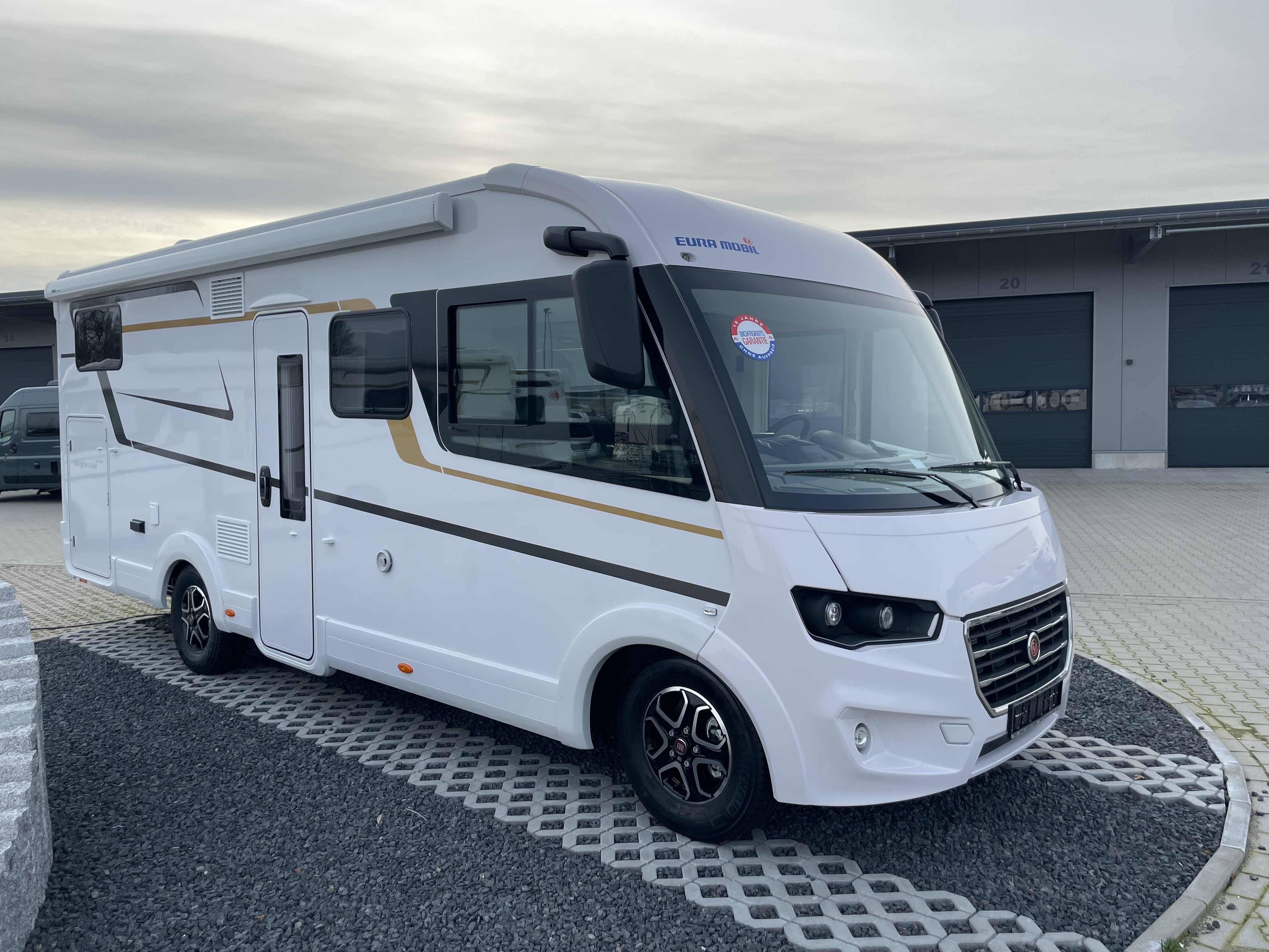 Eura-Mobil Integra Line 720 EF mieten in Wardenburg – 2024