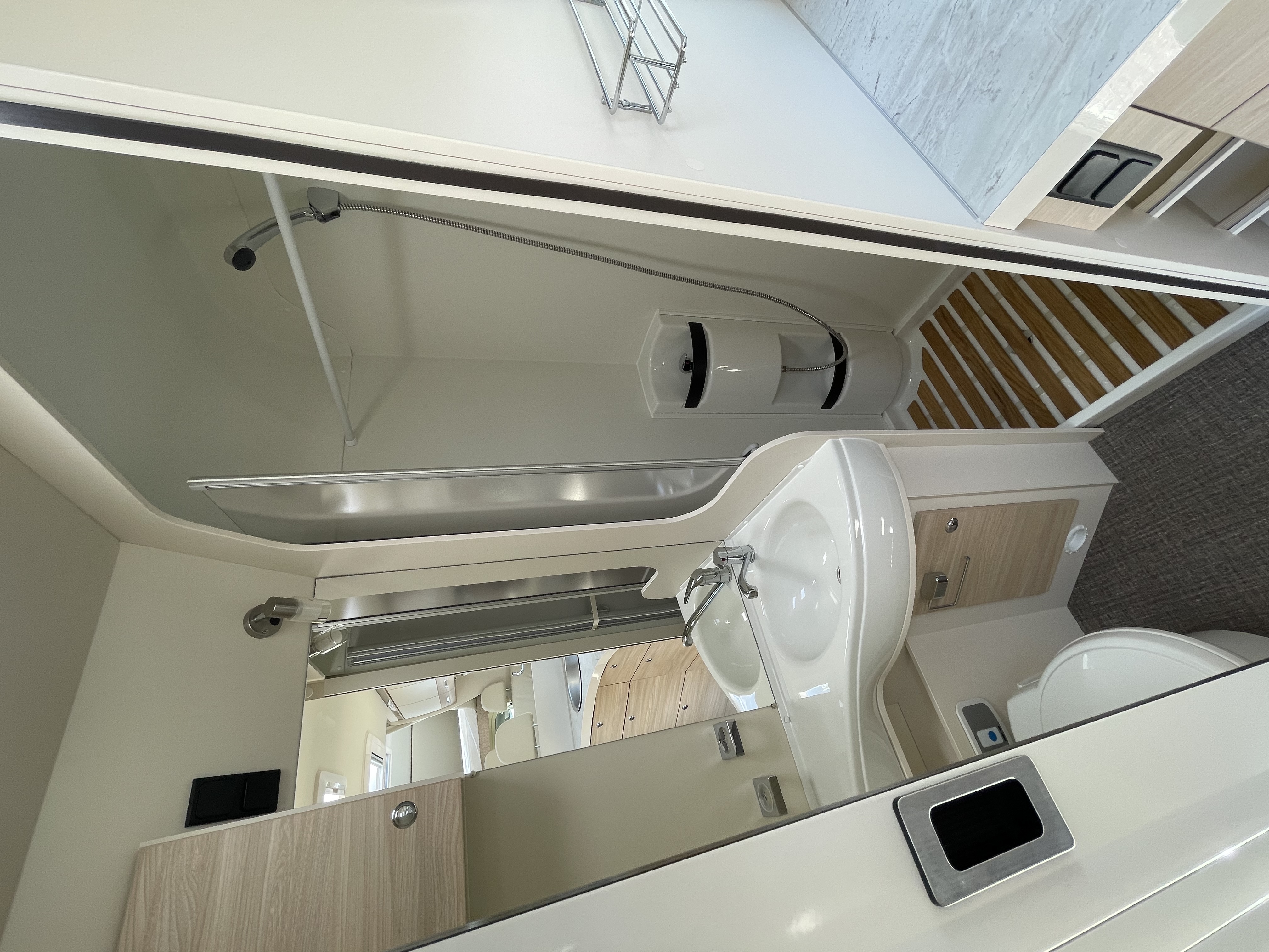 Eura-Mobil Activa One 630 LS mieten in Wardenburg – 2023 – Thumbnail 8