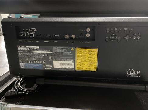 Digital Projection Laser 21K WU Hochleistungsprojektor mieten in Eichenzell – 2