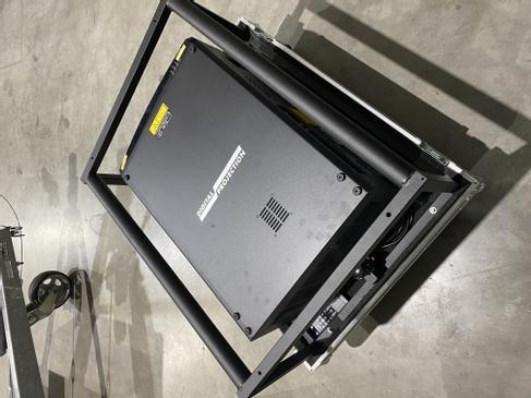 Digital Projection Laser 21K WU Hochleistungsprojektor mieten in Eichenzell