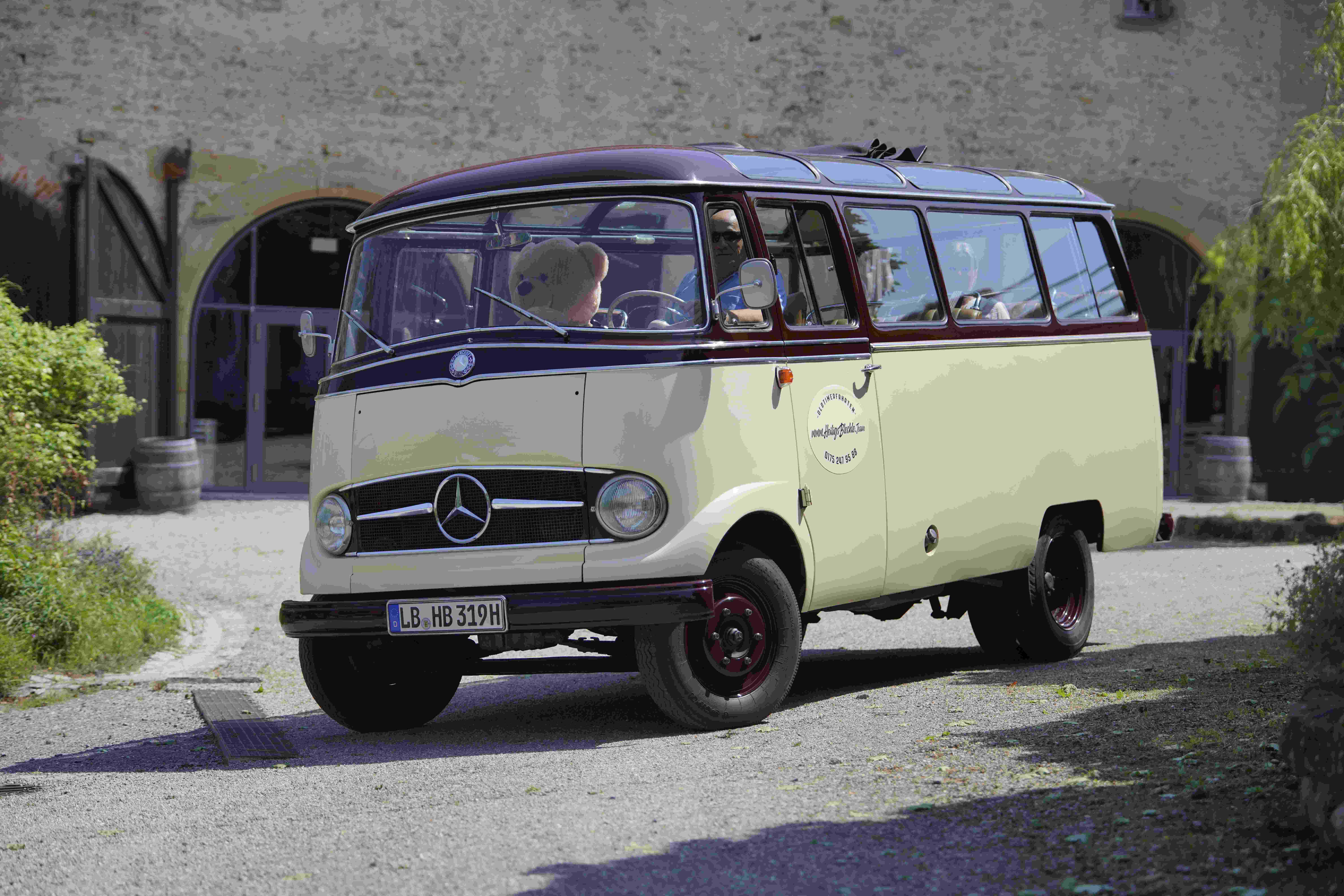 Mercedes Benz O319 Bus mieten in Neckarwestheim – Keine Anfahrtskosten inbegriffen – 2