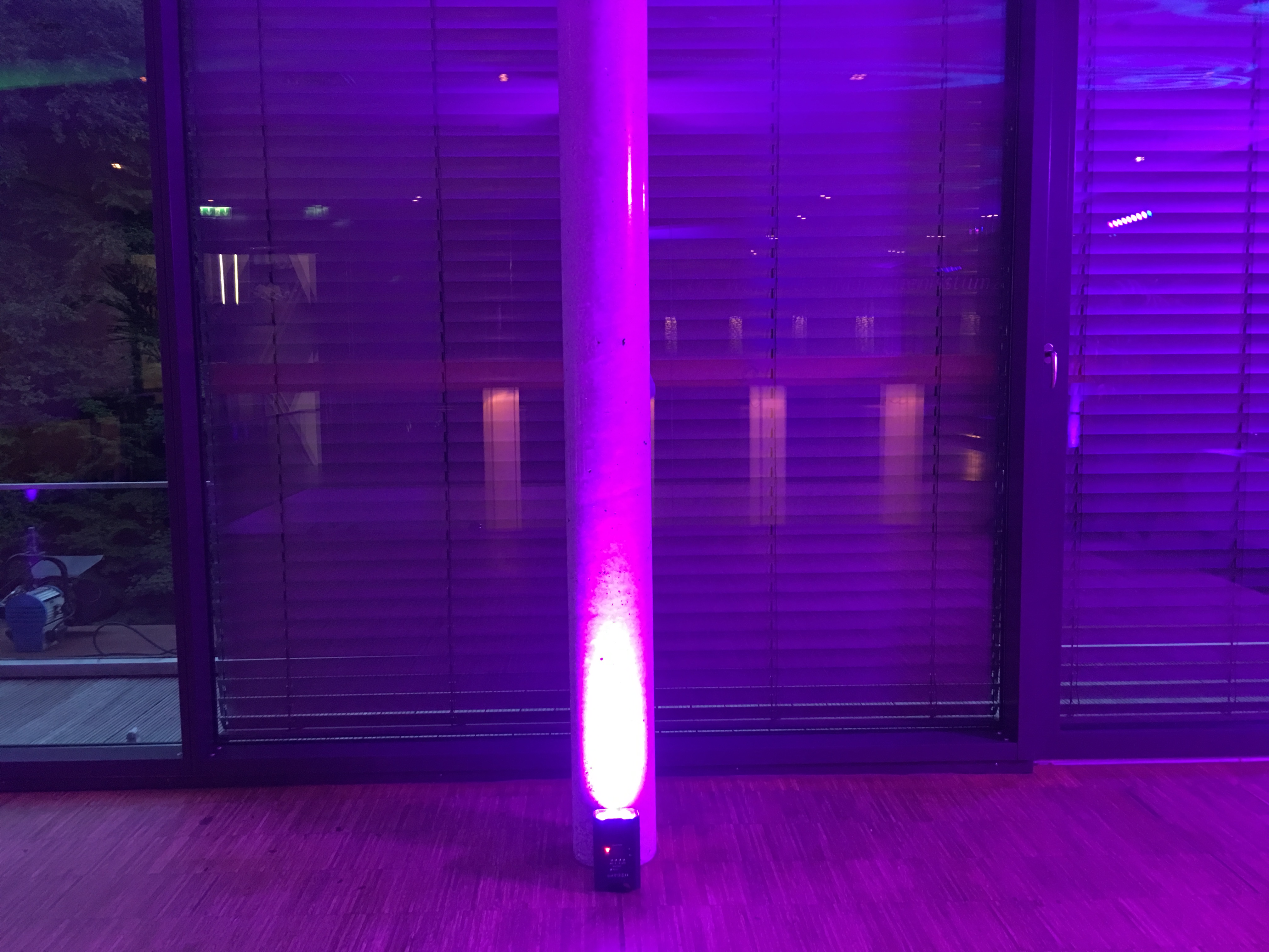 Akku Spot Scheinwerfer 6x18W HCL Floorspot mieten in Ratingen – 2