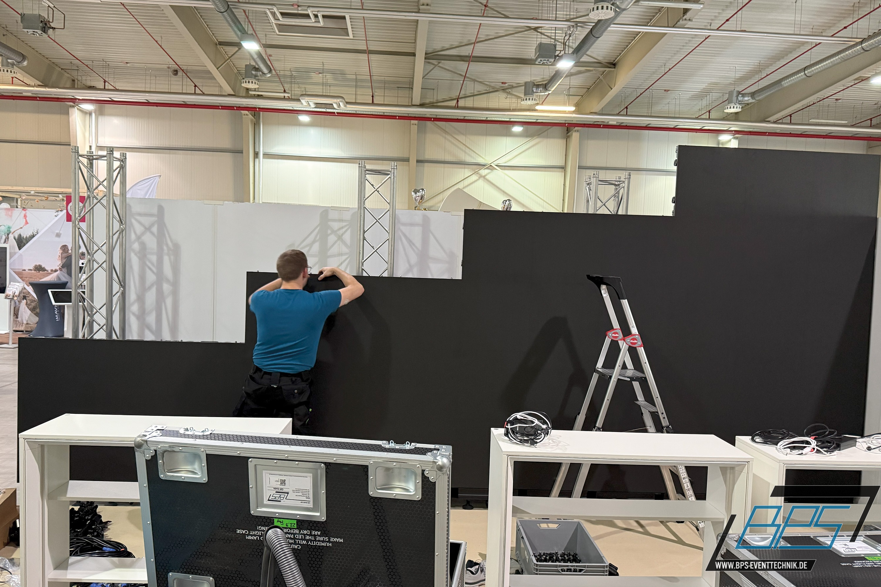 LED-Wall LED Wand Videowand P2.6 mieten in Ratingen – bis 25 m² – Thumbnail 7