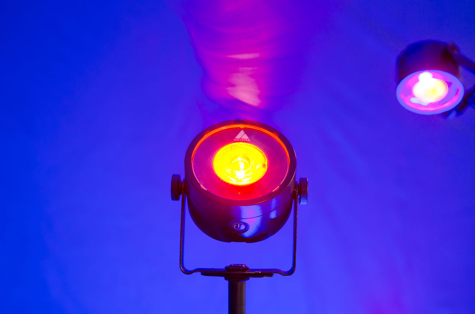 Astera AX3 Lightdrop Akku LED Spot RGBW 15W mieten in München – 0,679kg
