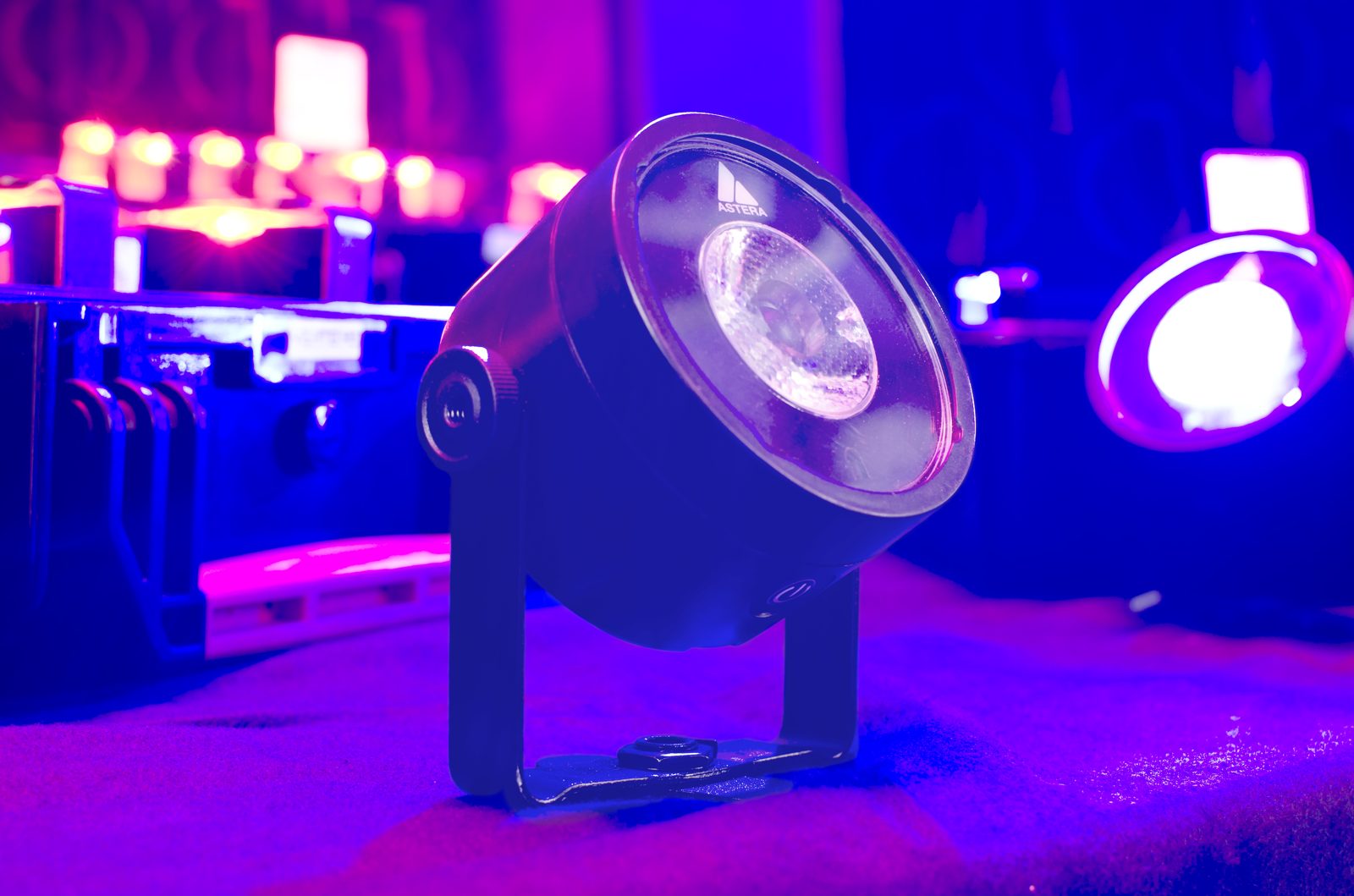 Astera AX3 Lightdrop Akku LED Spot RGBW 15W mieten in München – 0,679kg – 2