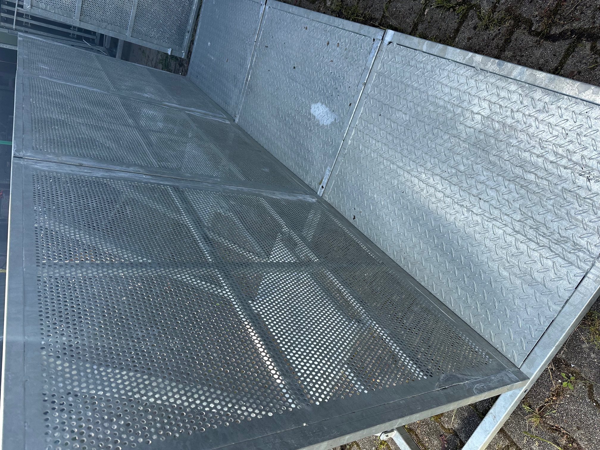 Stage Barrier/ Crash Barrier / Wellenbrecher klappbar mieten in Nußloch – Bühnengitter – 3