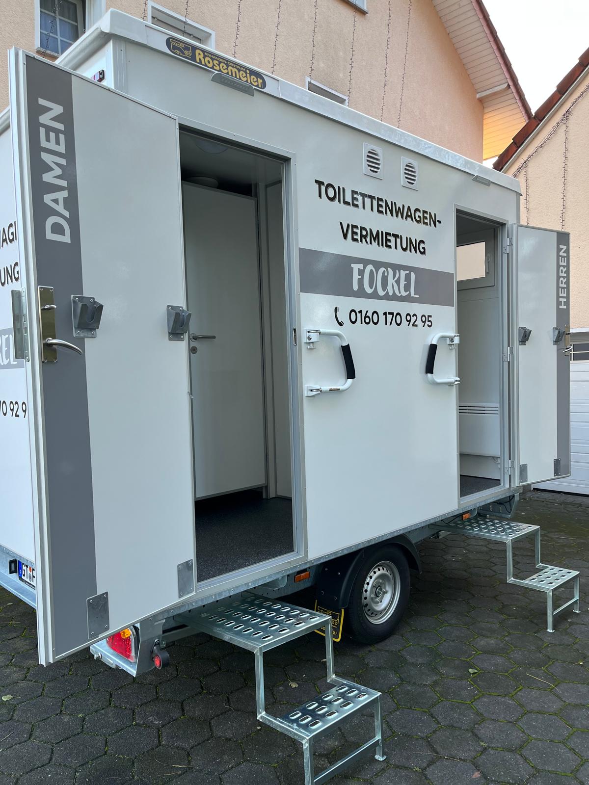 Toilettenwagen 2x Damen 1x Herren 1x Urinal mieten in Schloss Holte-Stukenbrock
