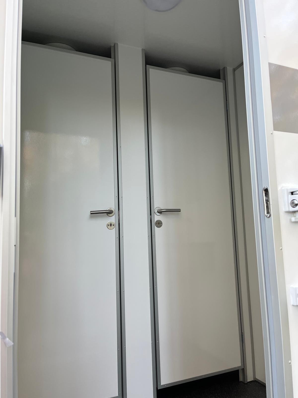 Toilettenwagen 2x Damen 1x Herren 1x Urinal mieten in Schloss Holte-Stukenbrock – 3