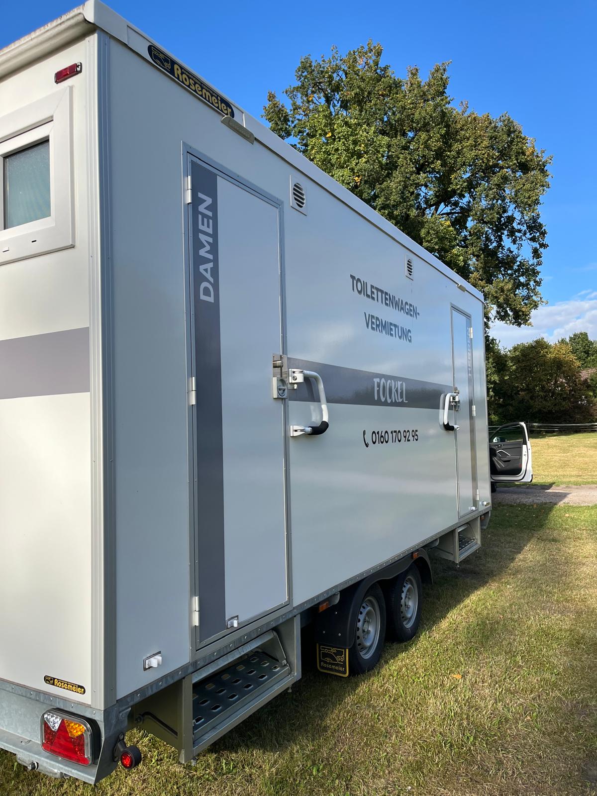 Toilettenwagen 3x Damen 1x Herren 3x Urinal mieten in Schloss Holte-Stukenbrock – 2