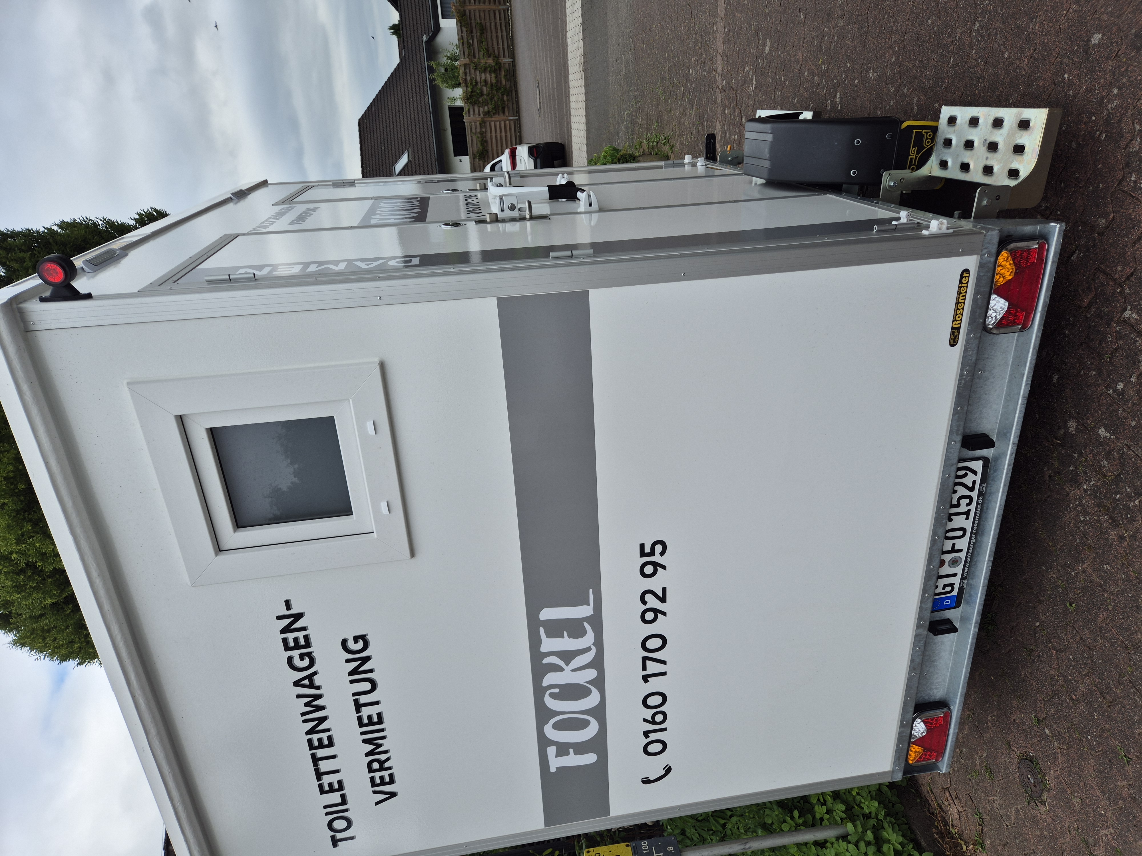 Toilettenwagen 1x Damenabteil 1x Herrenabteil mieten in Schloss Holte-Stukenbrock – 2