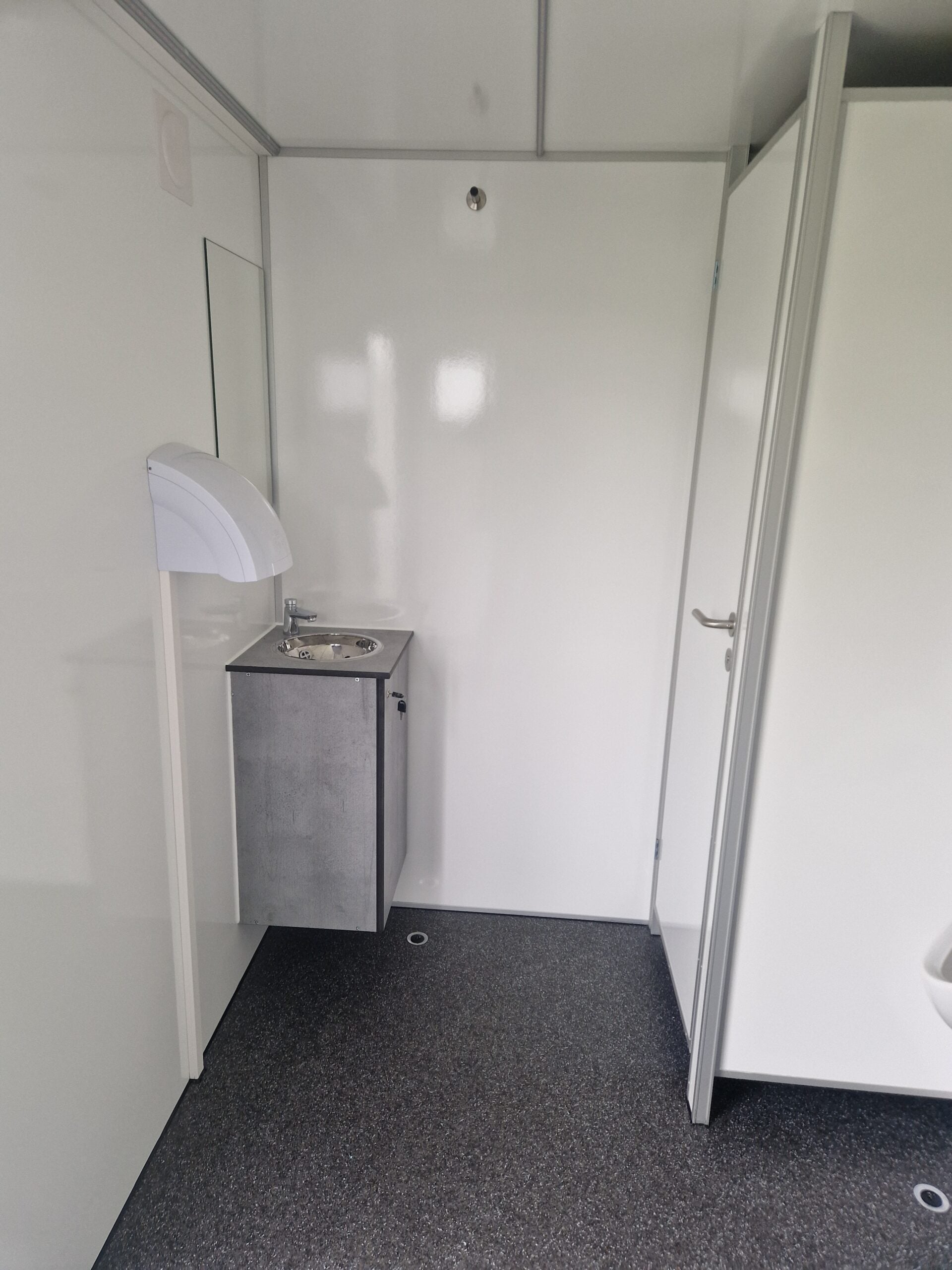 Toilettenwagen klein bis groß mieten in Schloss Holte-Stukenbrock – Thumbnail 6