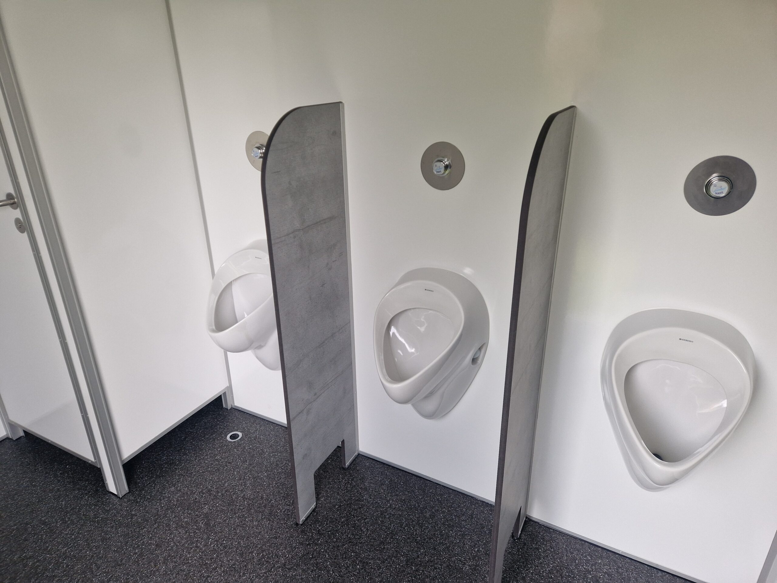 Toilettenwagen 3x Damen 1x Herren 3x Urinal mieten in Schloss Holte-Stukenbrock – 5