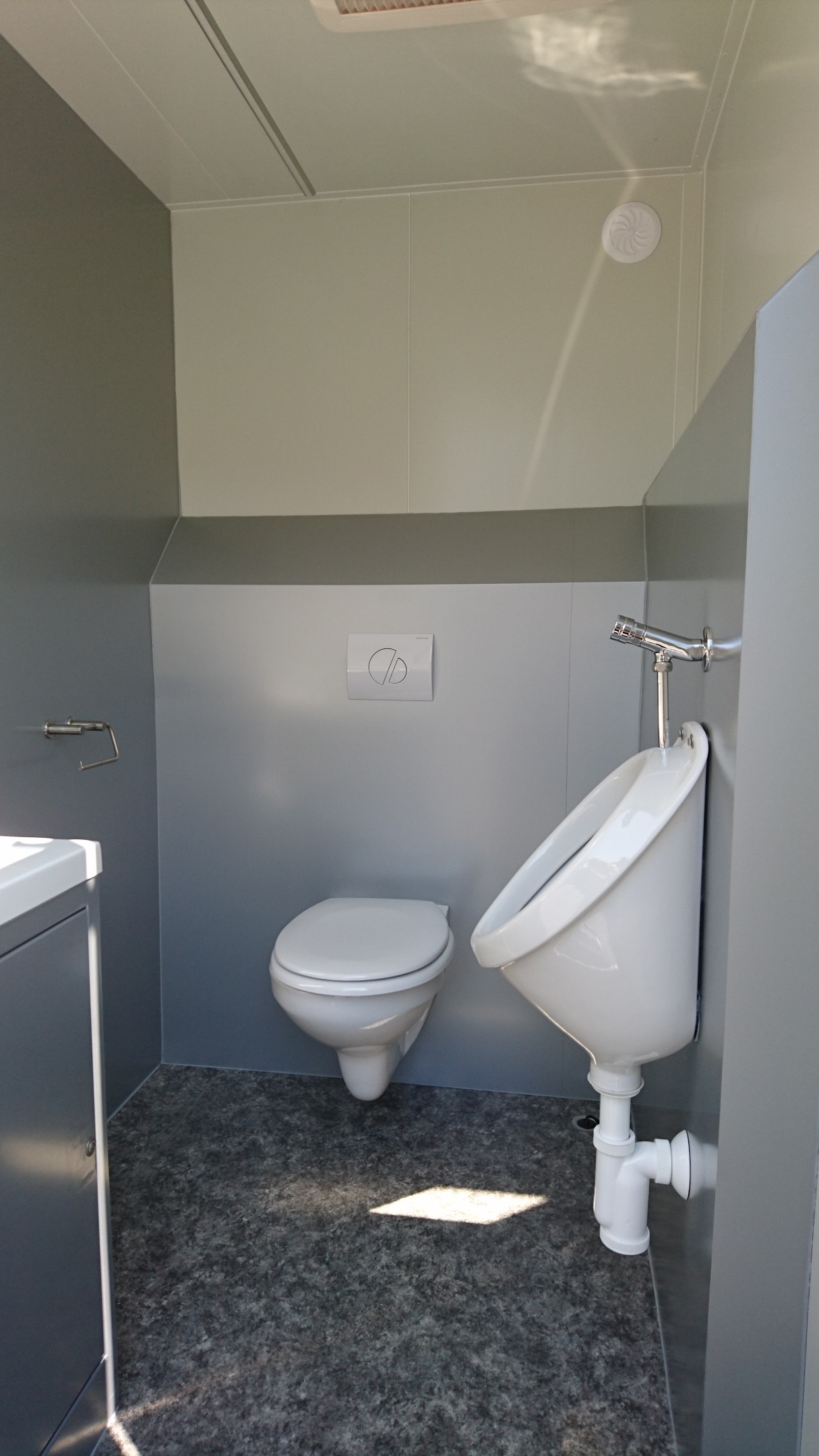 VIP Luxus WC Wagen, Toilettenwagen, WC mieten in Butjadingen – 1200kg – 3