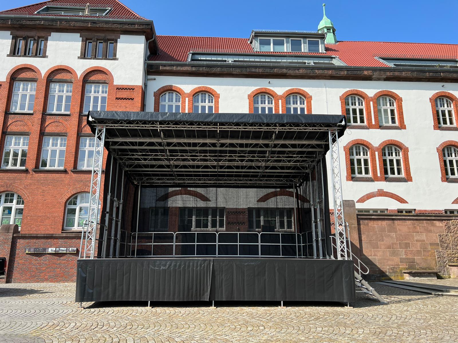 Mobile Bühne / Trailerbühne Stagemobil XL mieten in Butjadingen – 10x6m – 3