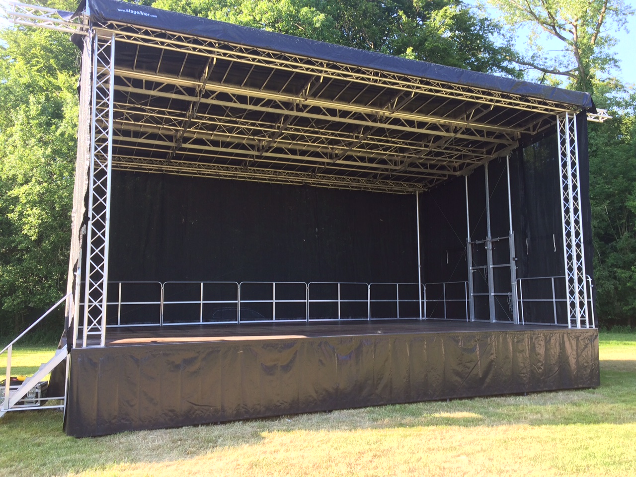 Mobile Bühne / Trailerbühne Stagemobil XXL mieten in Butjadingen – 10x6m – 4