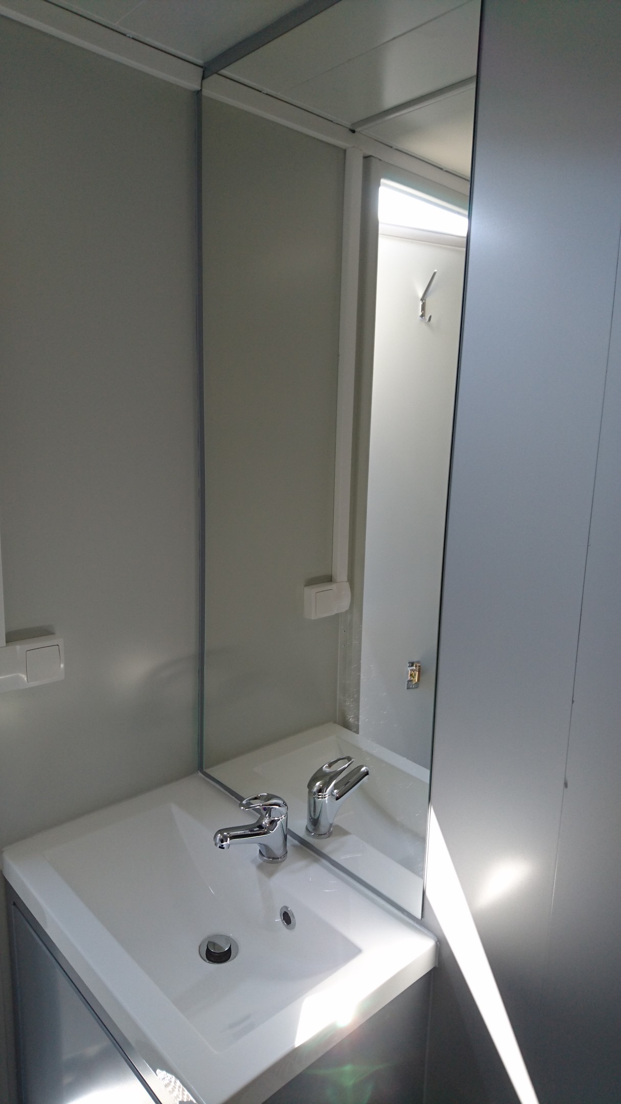 VIP Luxus WC Wagen, Toilettenwagen, WC mieten in Butjadingen – 1200kg – 4