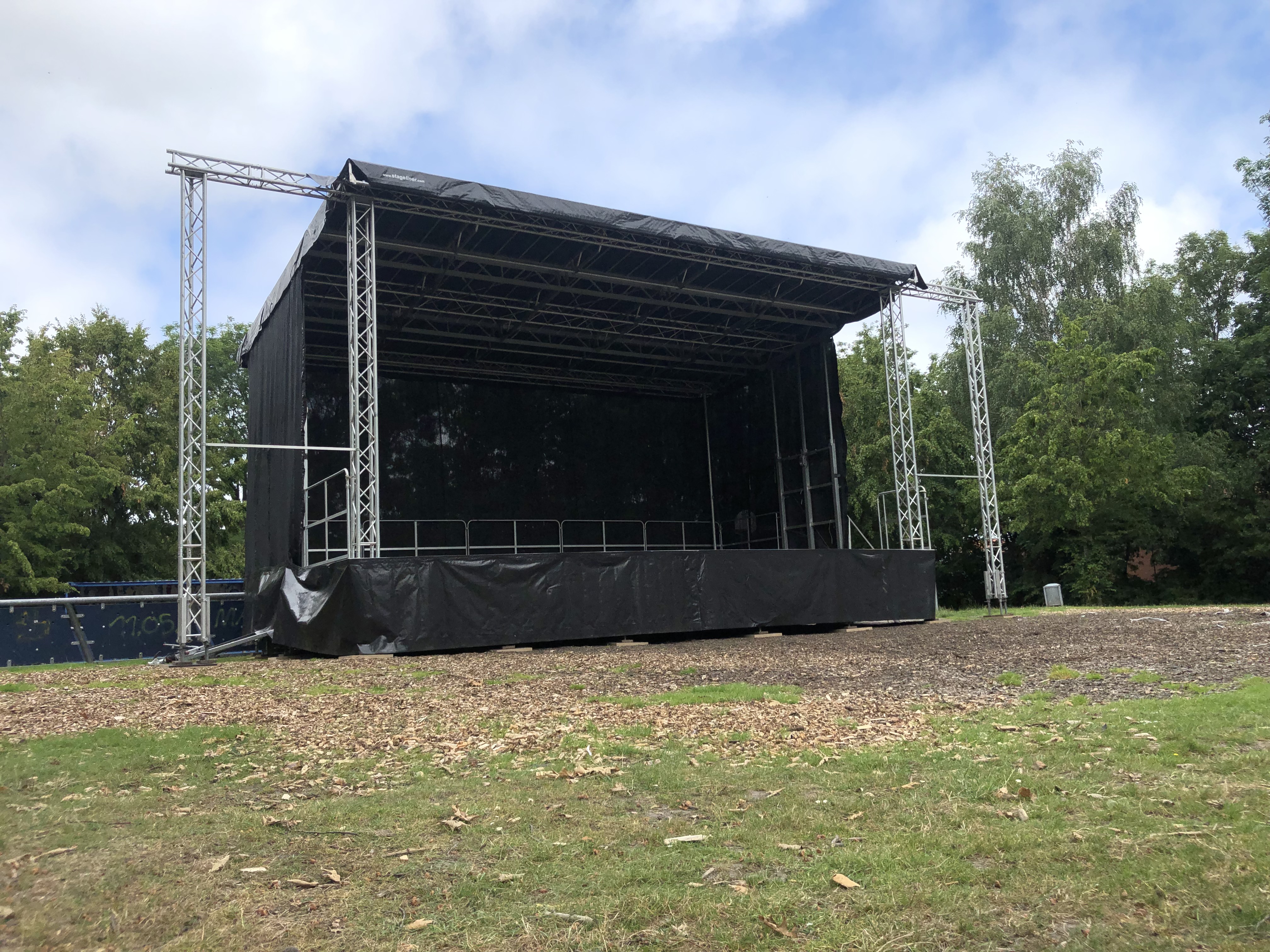 Mobile Bühne / Trailerbühne Stagemobil XXL mieten in Butjadingen – 10x6m – 3