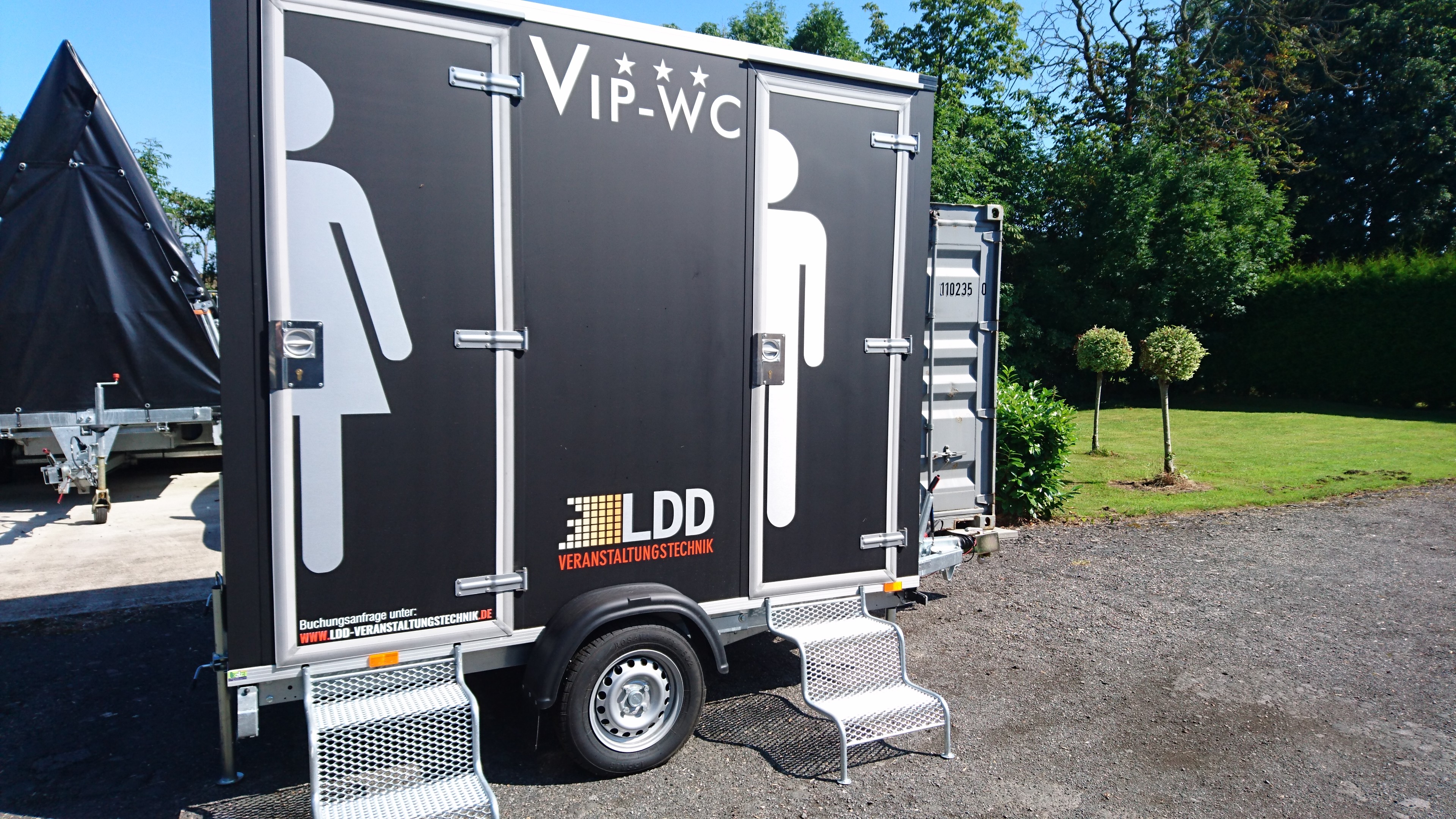 VIP Luxus WC Wagen, Toilettenwagen, WC mieten in Butjadingen – 1200kg