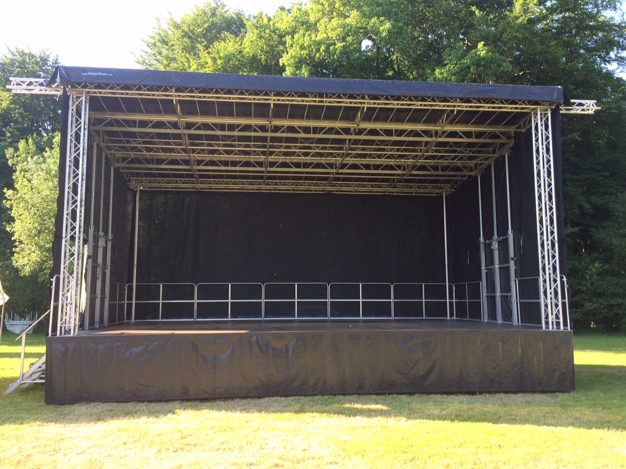 Mobile Bühne / Trailerbühne Stagemobil XXL mieten in Butjadingen – 10x6m – 2