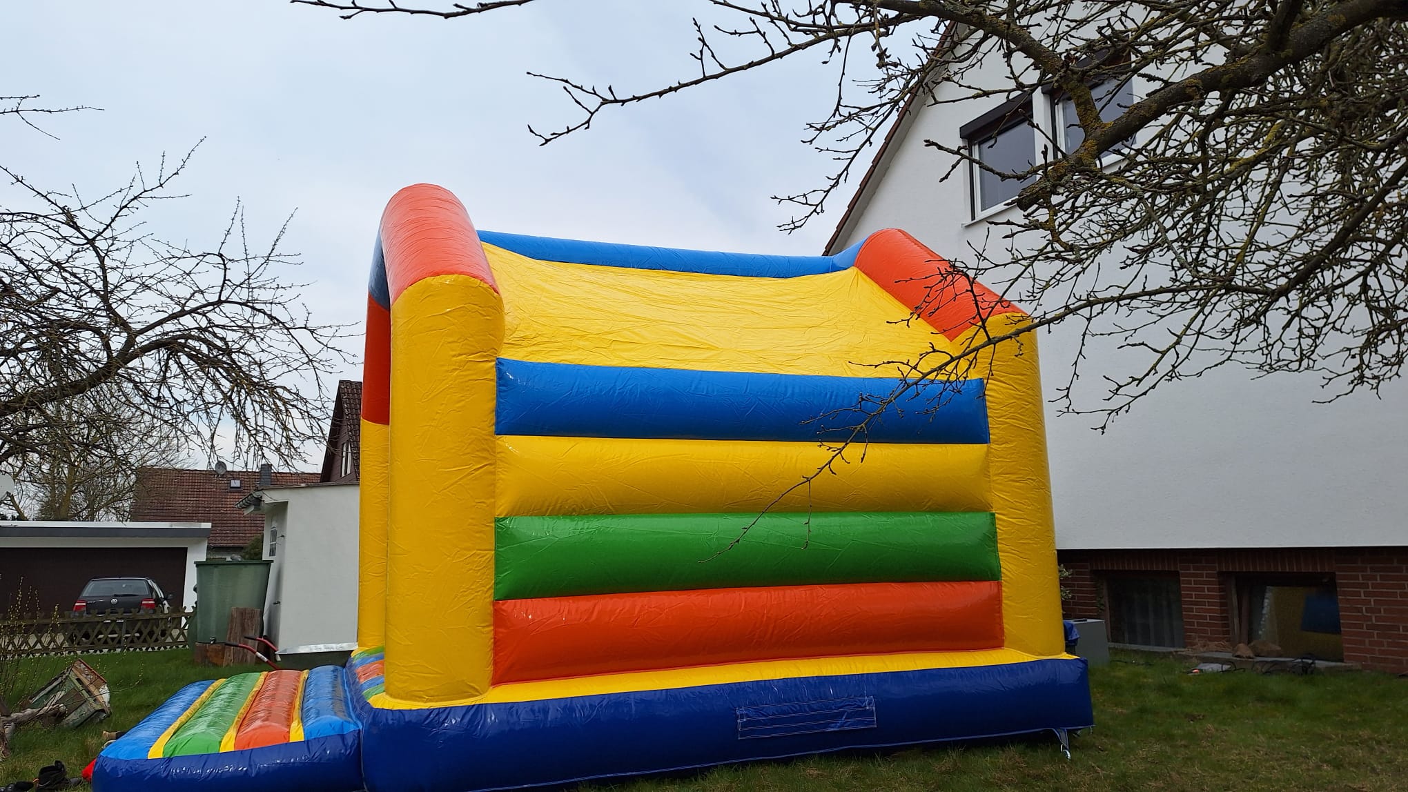 Hüpfburg 4 x 5 m mit Sonneschutz mieten in Friedland – Ohne Personal