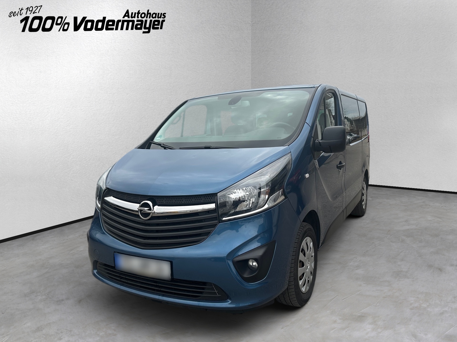 Opel Vivaro Kombi L1 1.6CDTi mit AHK mieten in Rosenheim – 2017