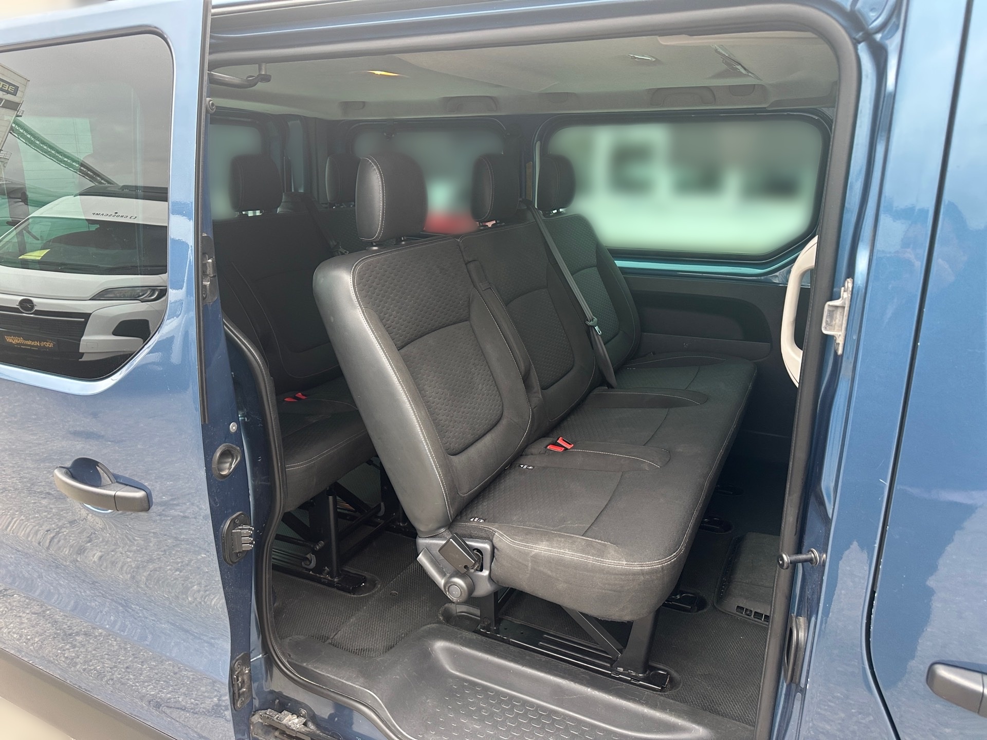 Opel Vivaro Kombi L1 1.6CDTi mit AHK mieten in Rosenheim – 2017 – Thumbnail 6