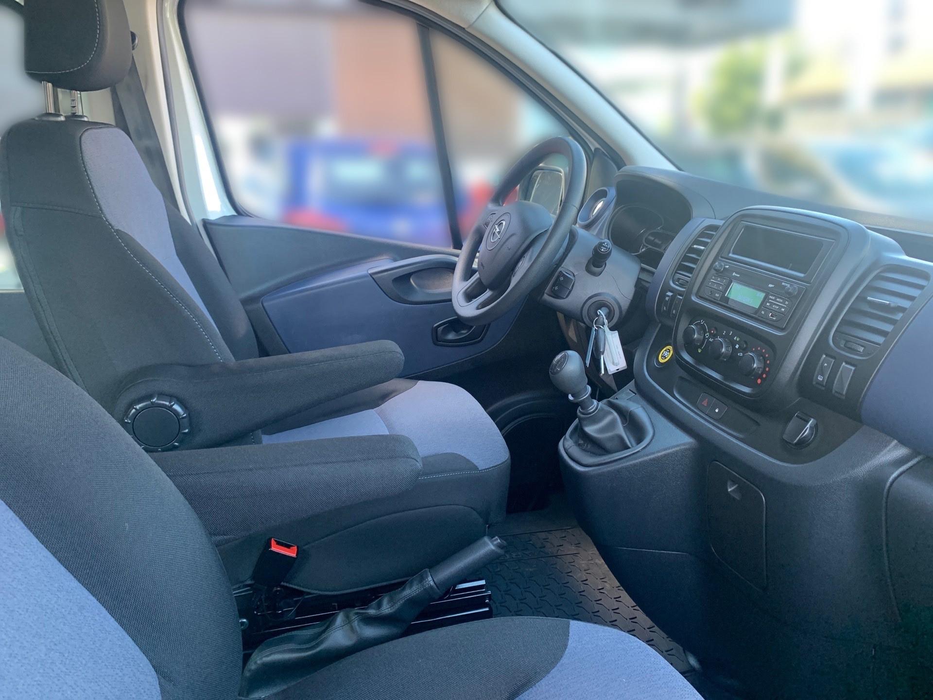 Opel Vivaro Kombi L1 1.6 CDTi mieten in Rosenheim – Weiß – Thumbnail 14