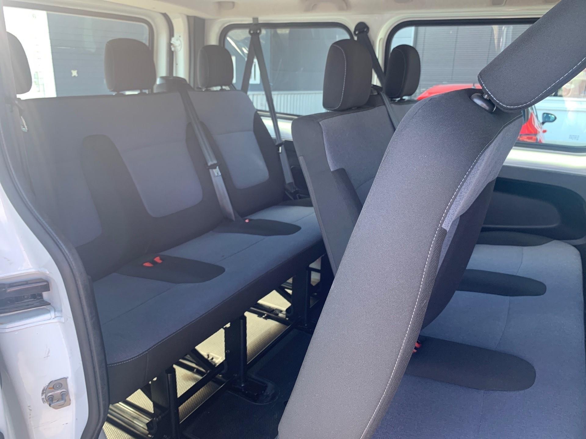 Opel Vivaro Kombi L1 1.6 CDTi mieten in Rosenheim – Weiß – Thumbnail 15